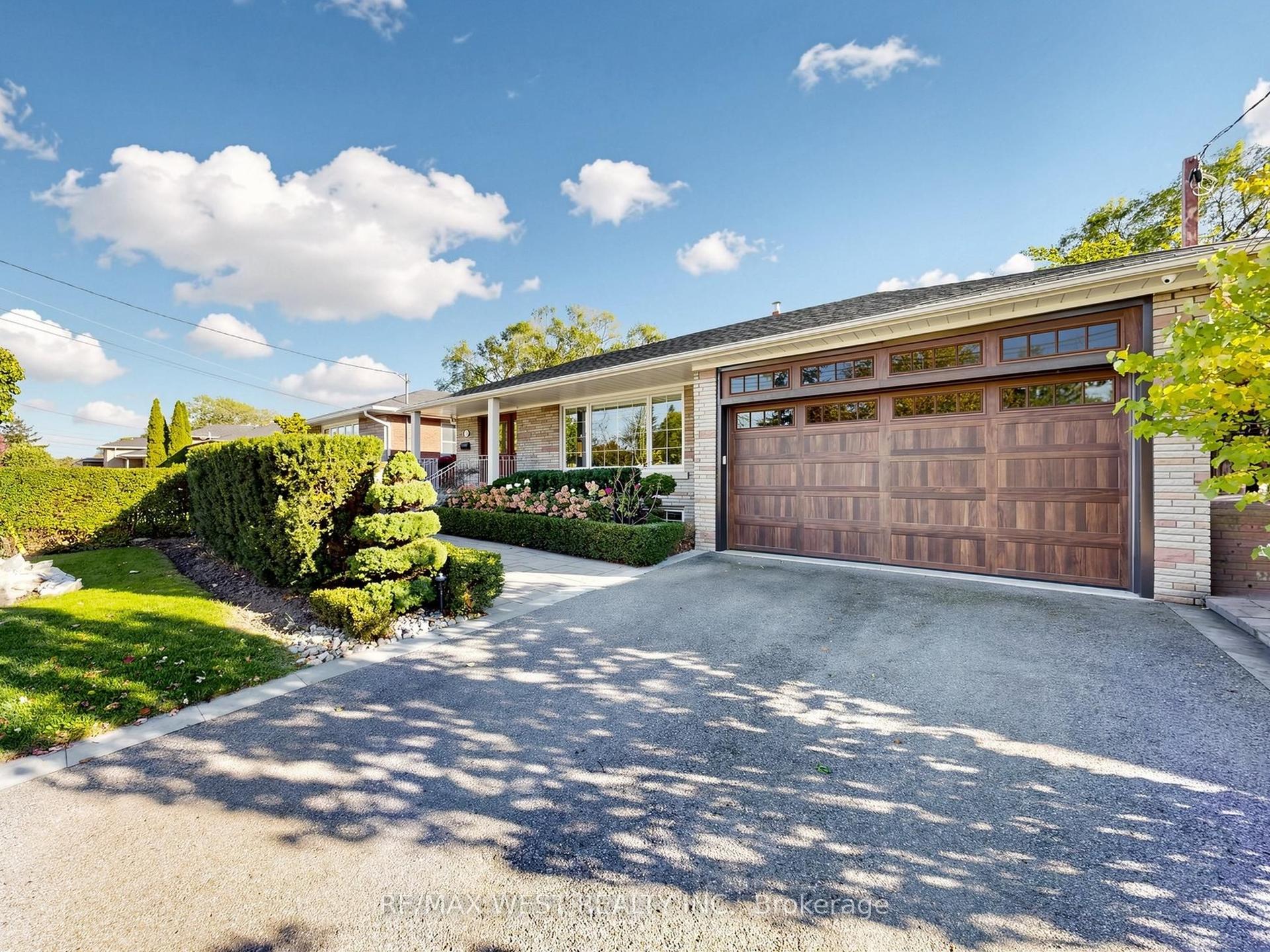 151 Palm Drive, Toronto — Detached for sale, photo 1