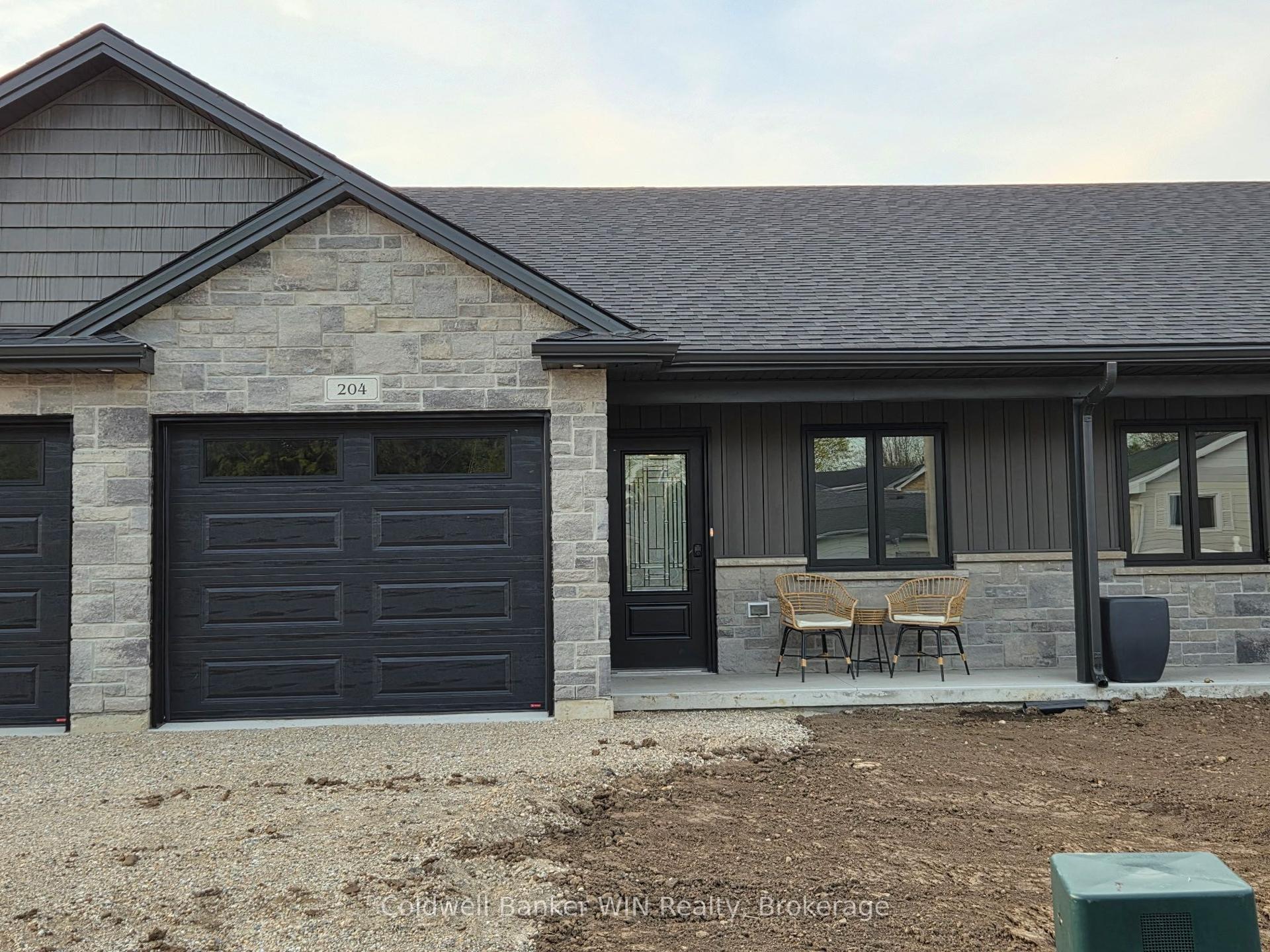 204 Elgin Street — photo 1