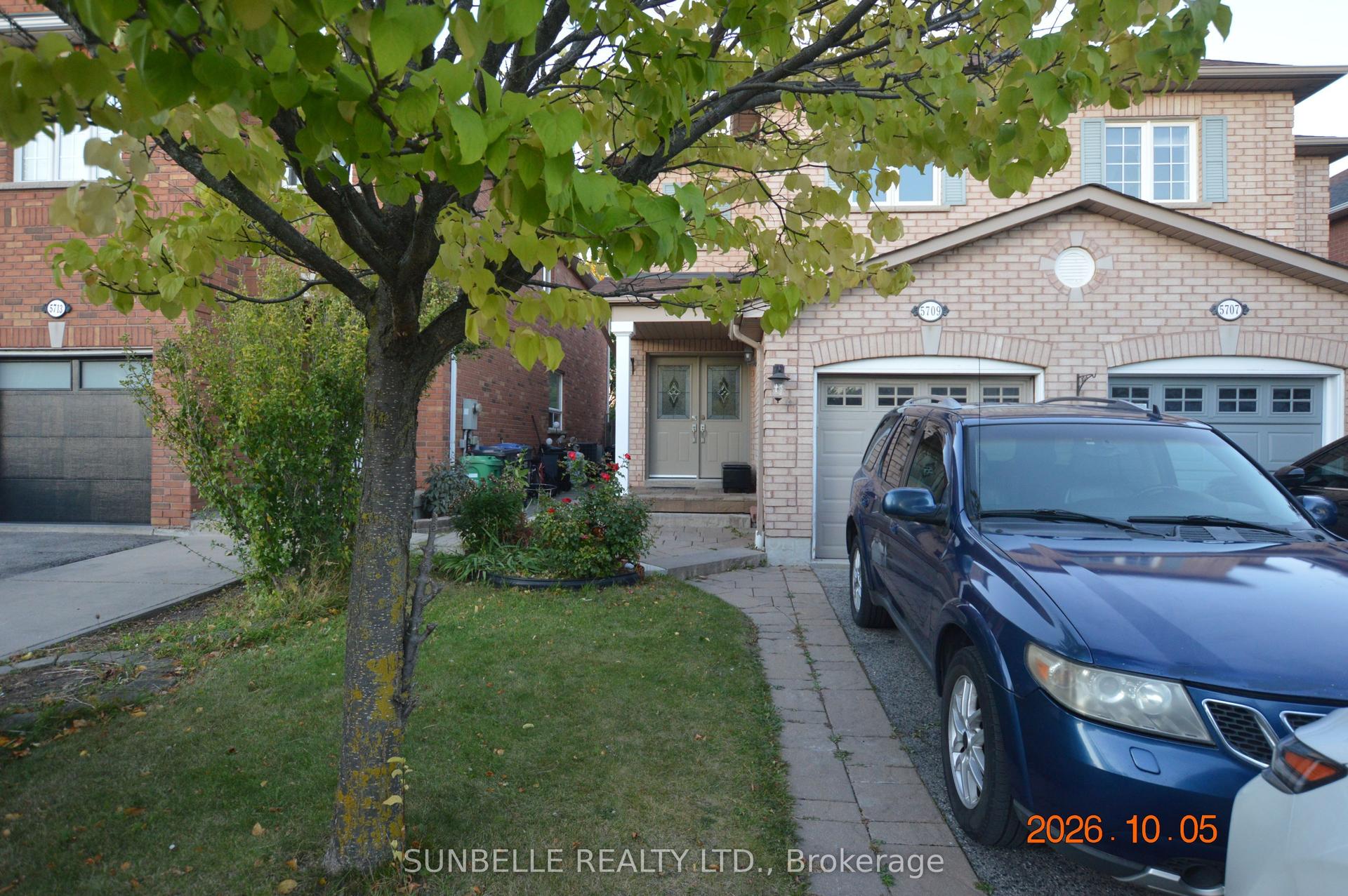 5709 Volpe Avenue, Mississauga — Semi-Detached for lease, photo 1