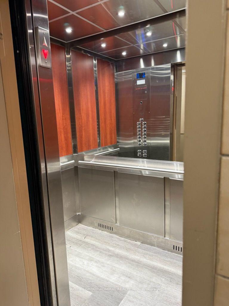 10 Tobermory Drive 802 #802, Toronto — Condo for sale, photo 1