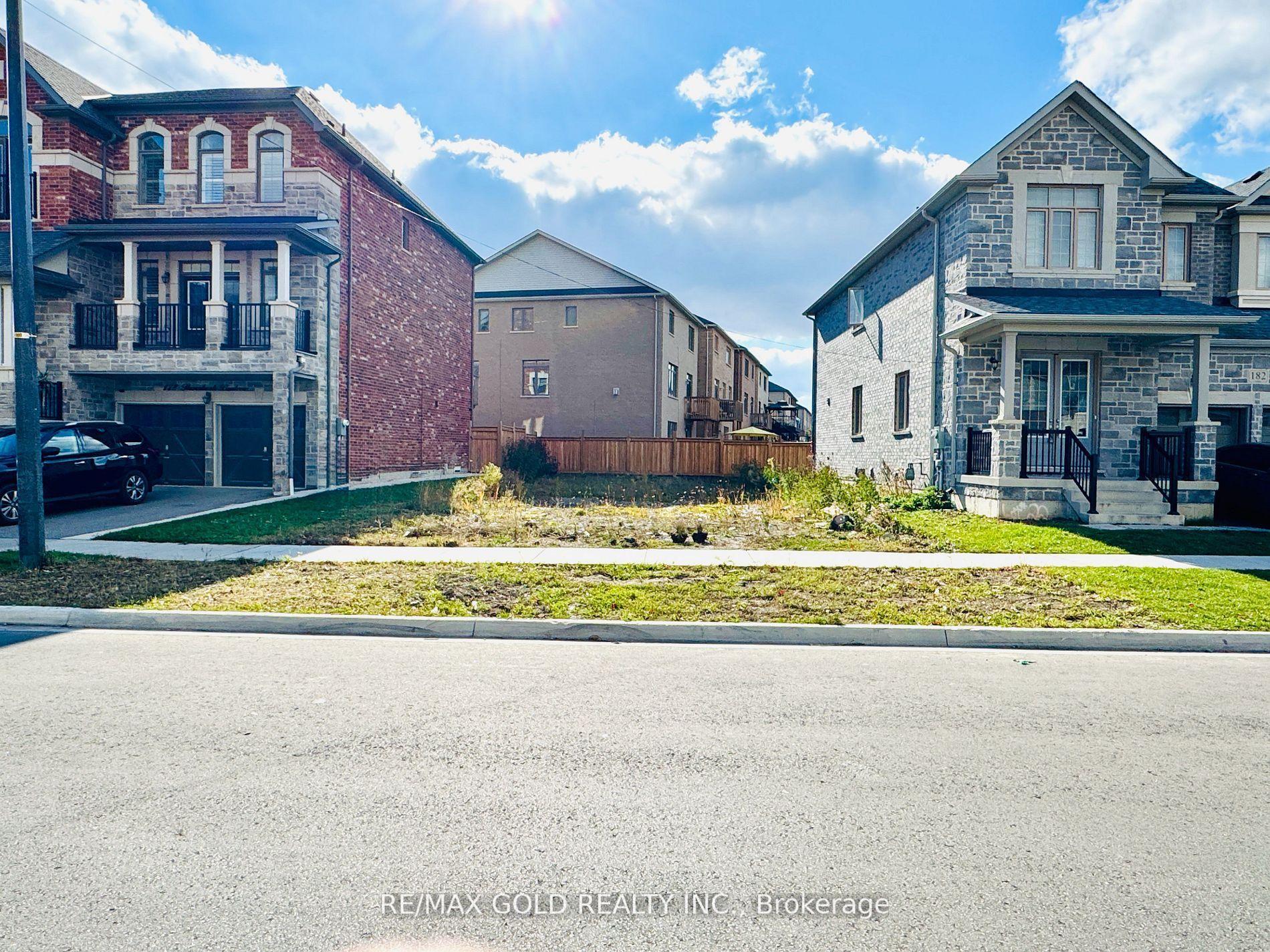 180 Thornbush Boulevard — photo 1