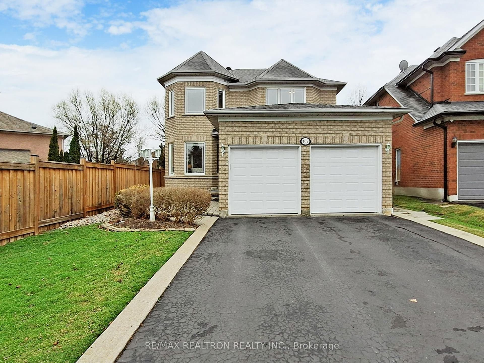 102 Havelock Gate — photo 1