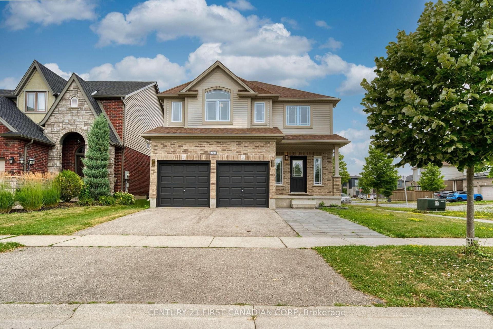 2023 JUBILEE Drive, London North — Detached for sale, photo 1