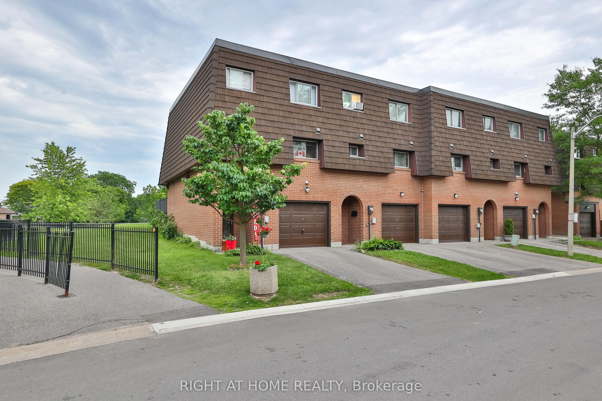 100 Darras Court 74 #74, Brampton — Condo Town for sale, photo 1