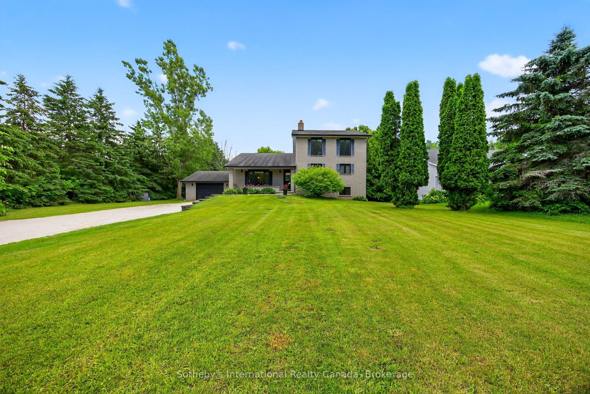 79 Caroline Street W — photo 1