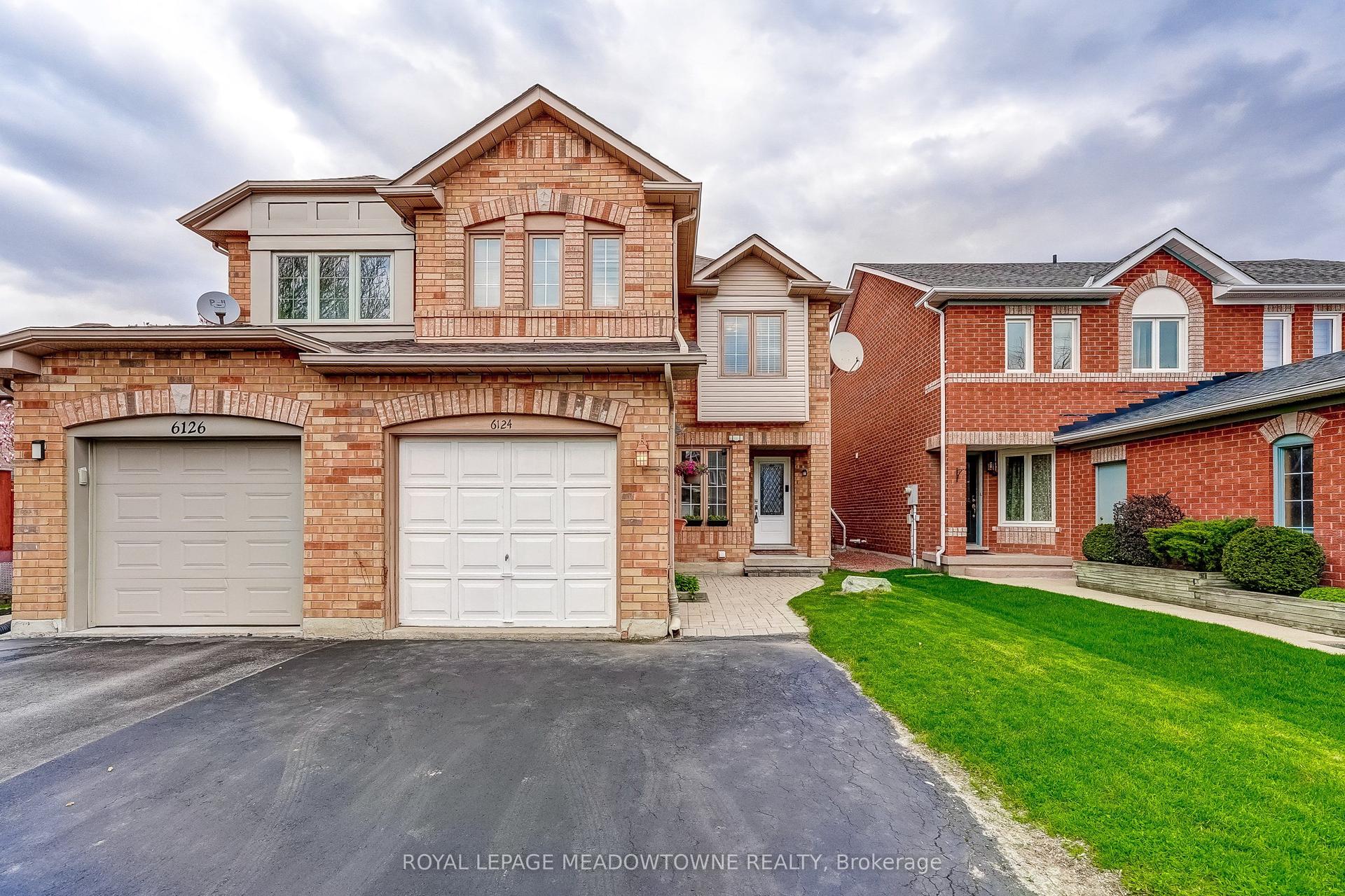 6124 Clover Ridge Crescent — photo 1
