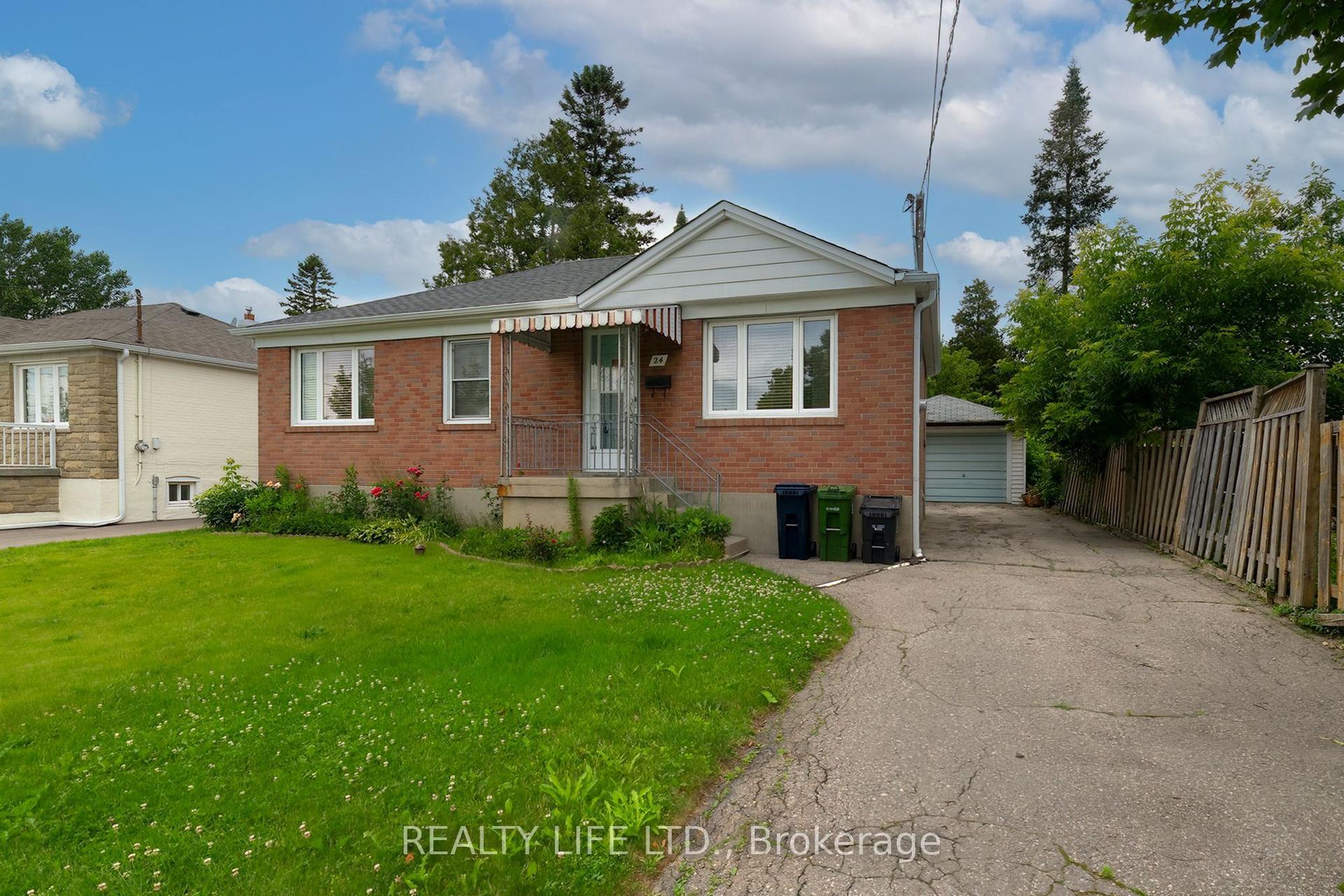 24 Battersea Crescent, Toronto — Detached for sale, photo 1