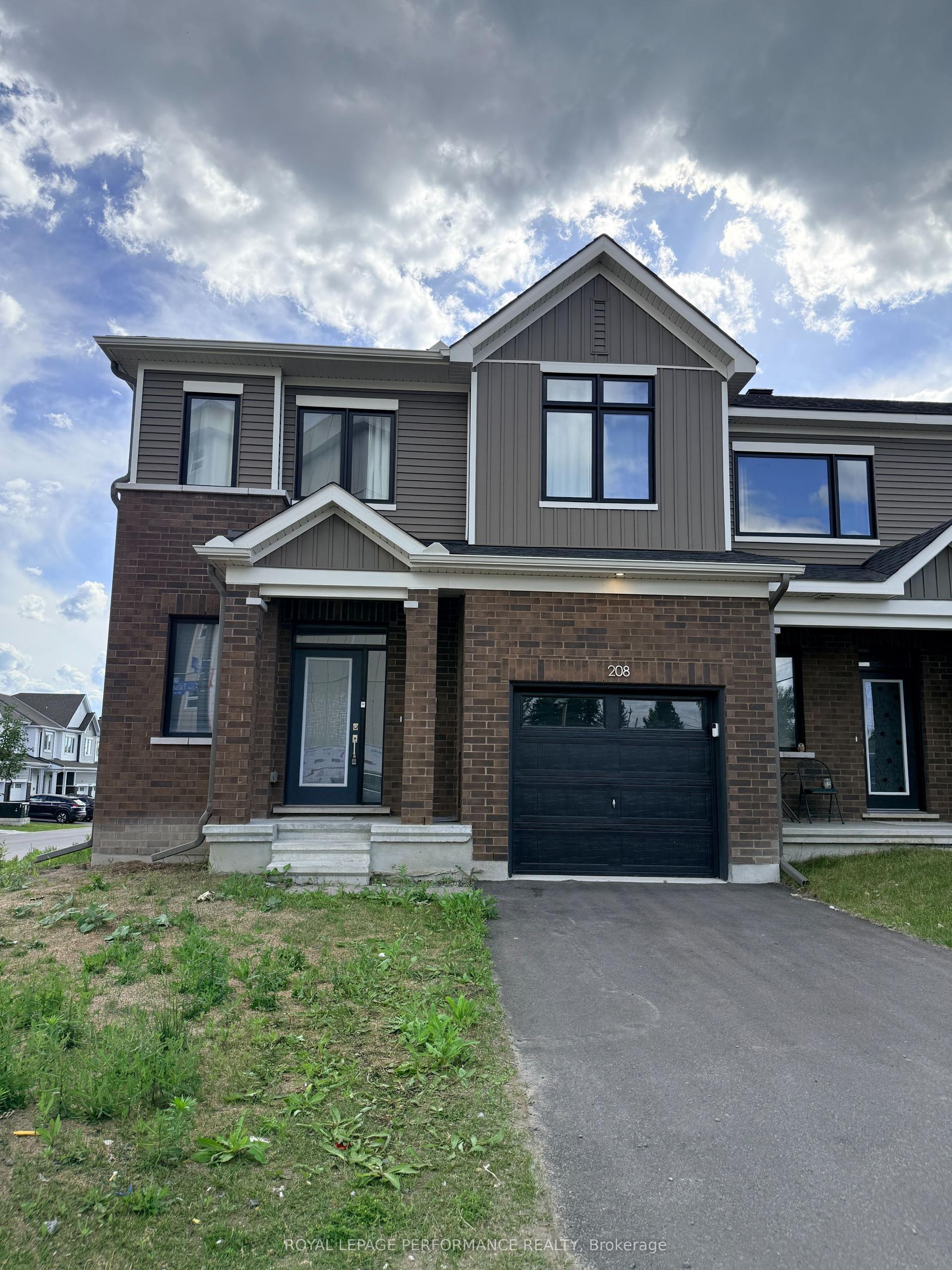 208 FALSETTO Street, Orleans - Convent Glen and Area — Townhouse for lease, photo 1