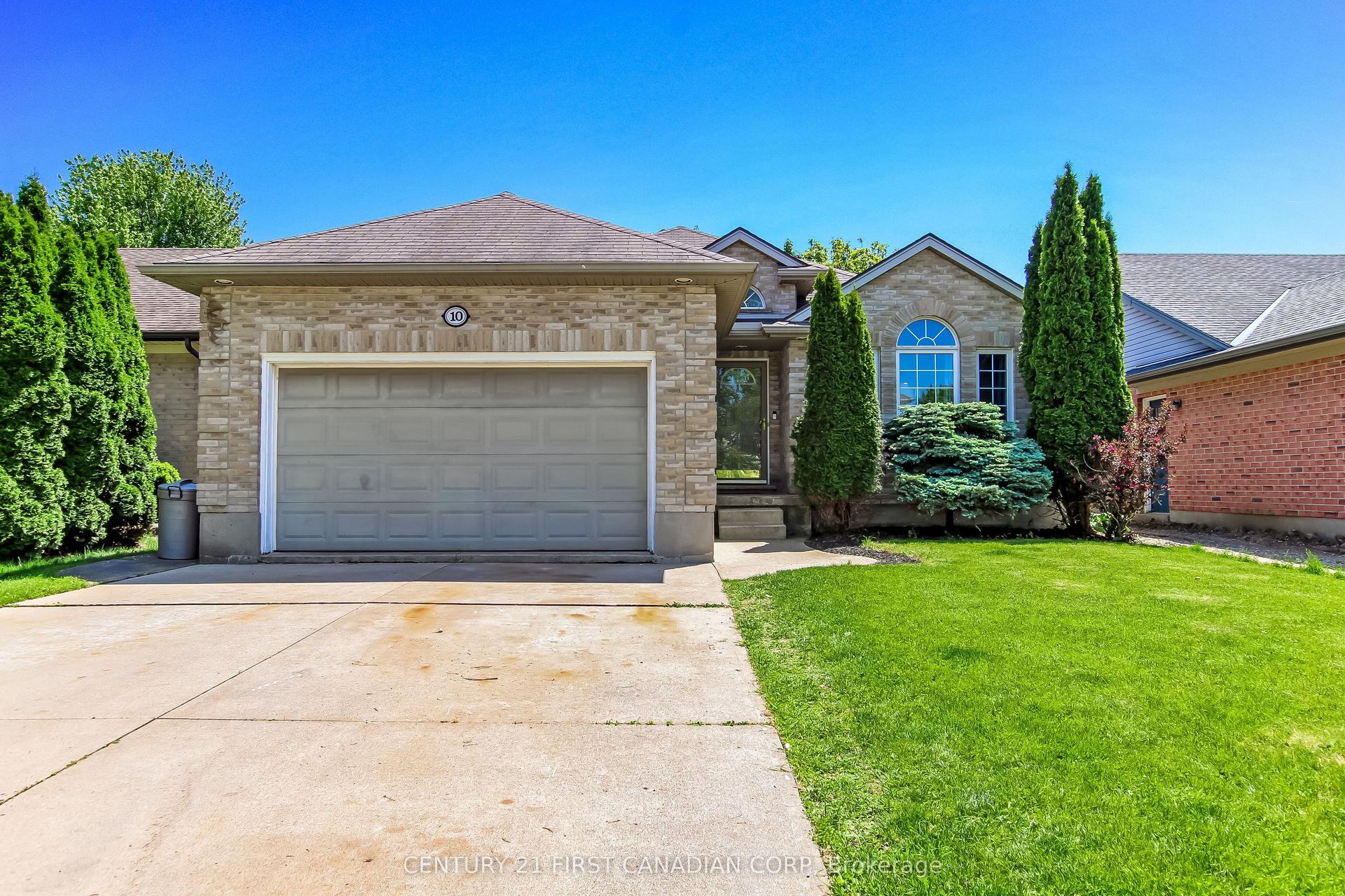 10 Steeplechase Court — photo 1