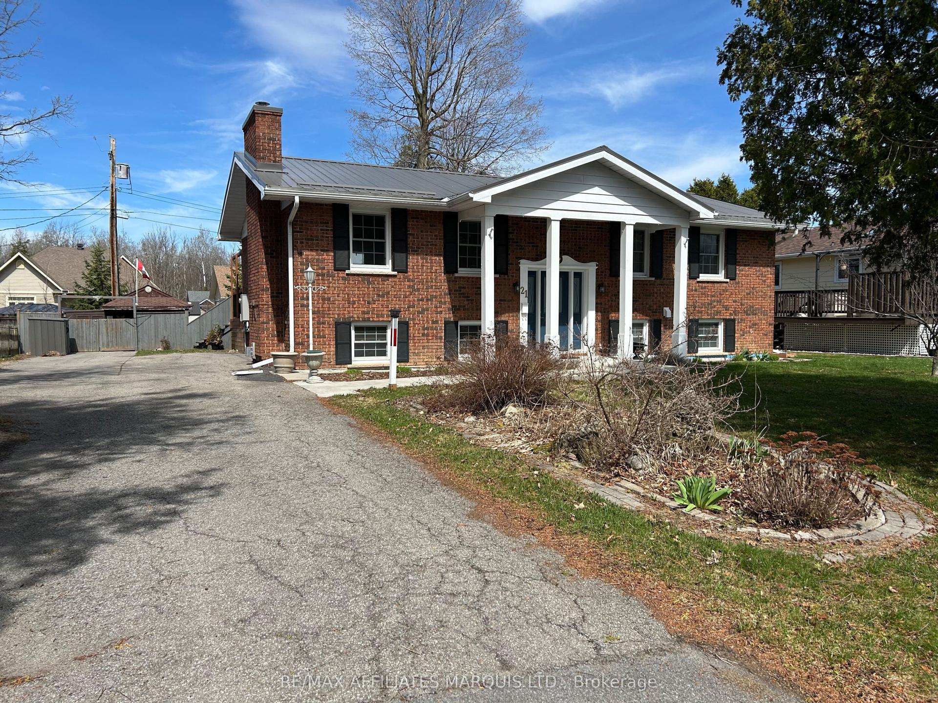 21 Spruce Street — photo 1