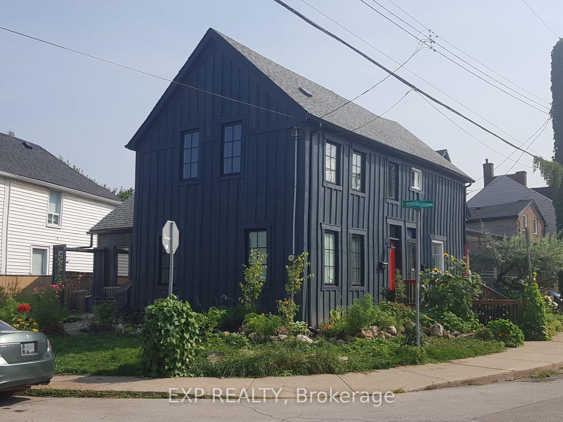 446 Macnab Street N — photo 1