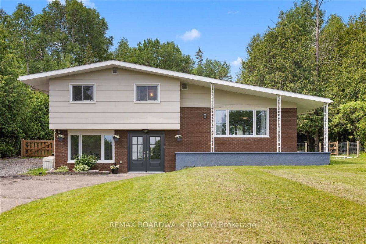 1079 River Road S — photo 1