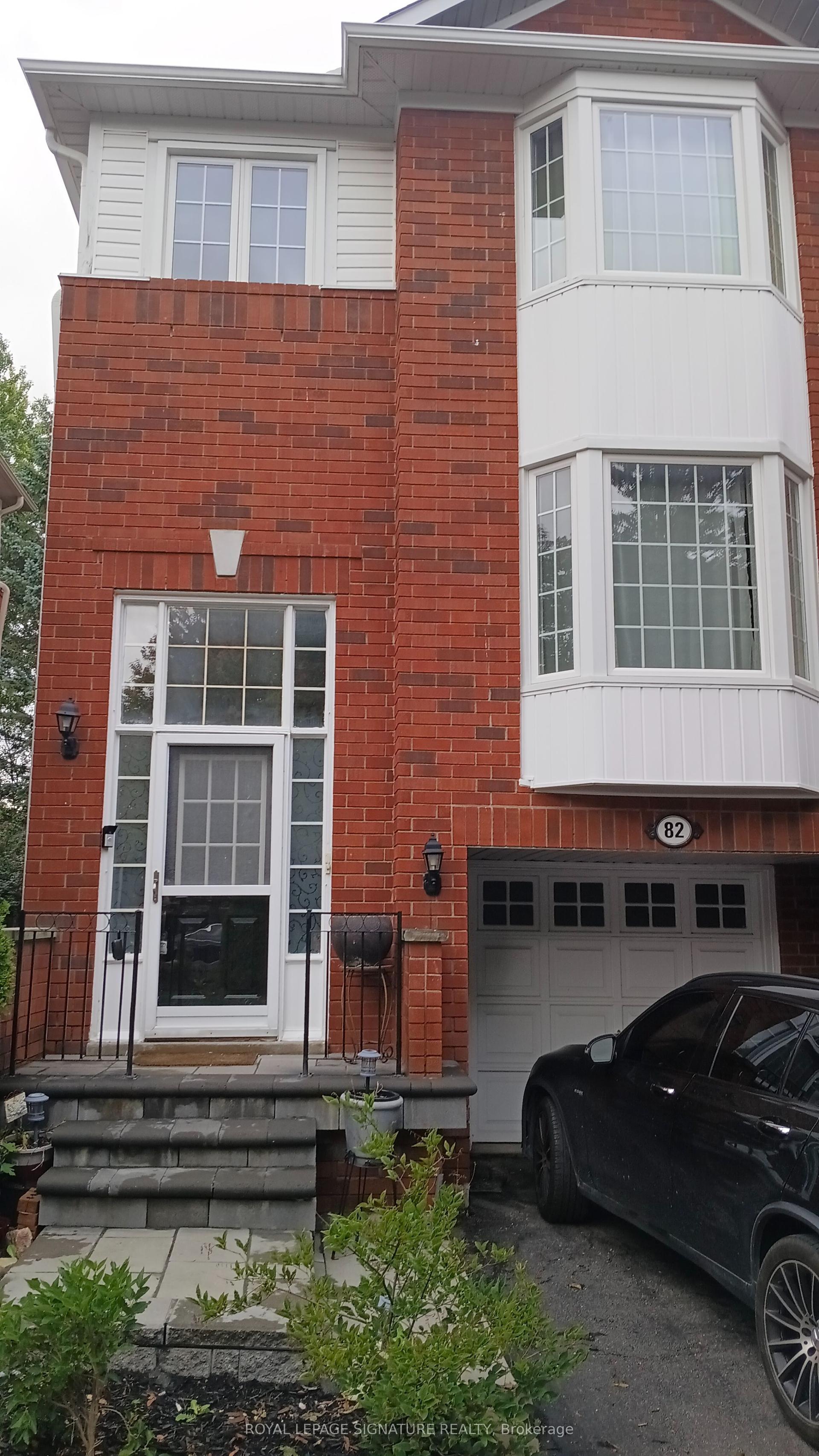 82 Mosaics Avenue, Aurora — Townhouse for lease, photo 1