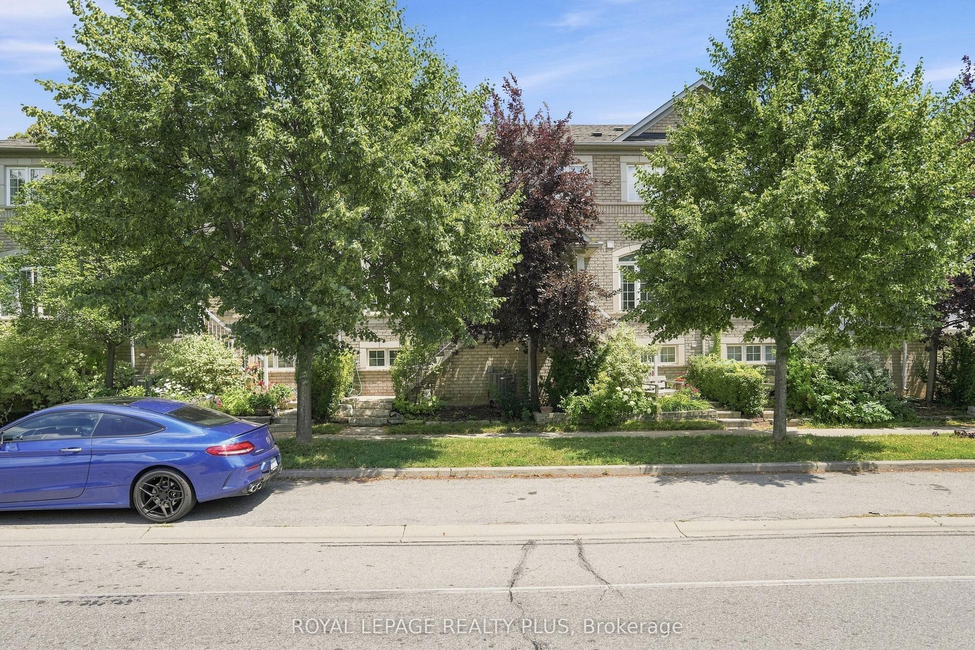 2333 Sutton Drive, Burlington — Townhouse for sale, photo 1