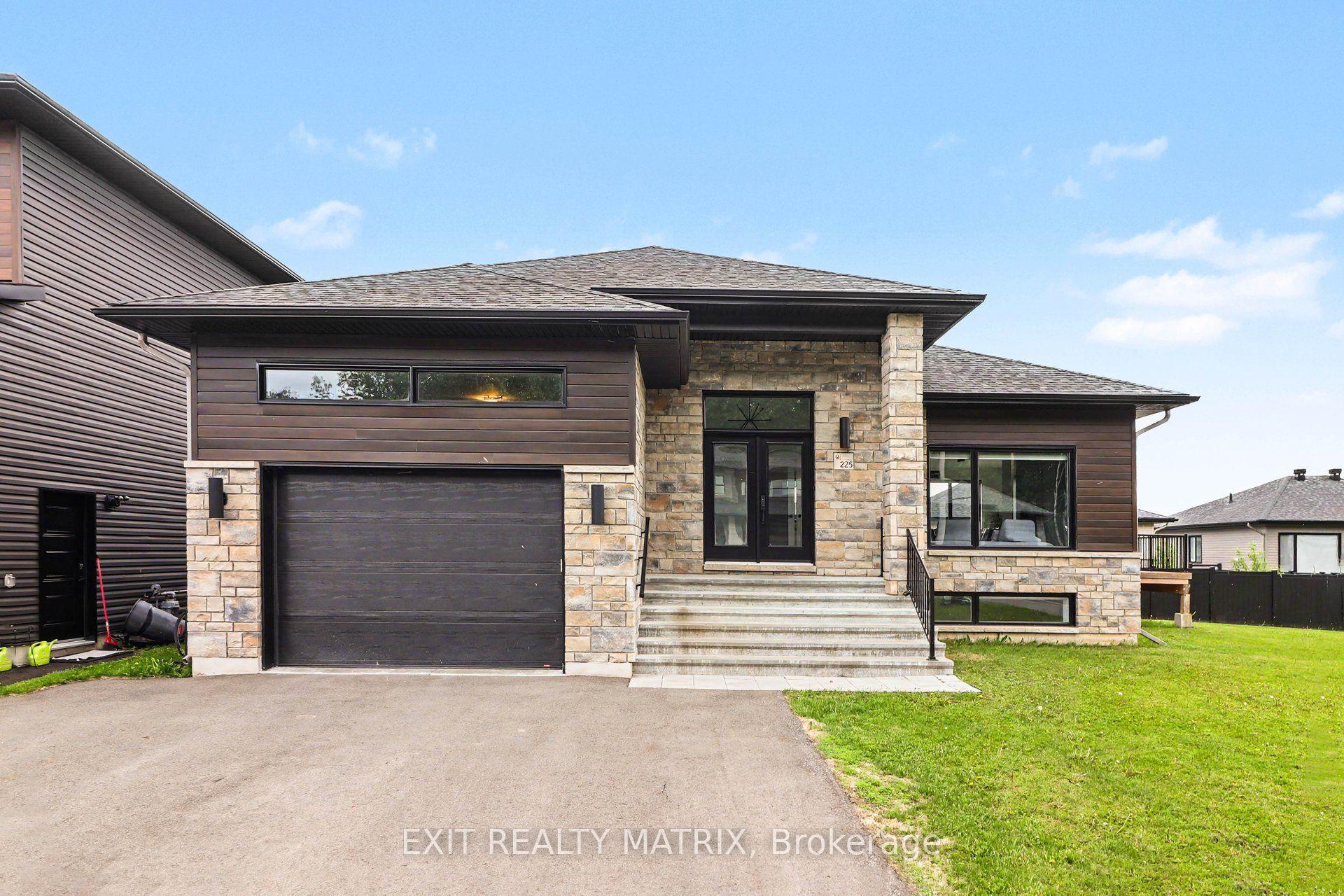 225 Nature Street — photo 1