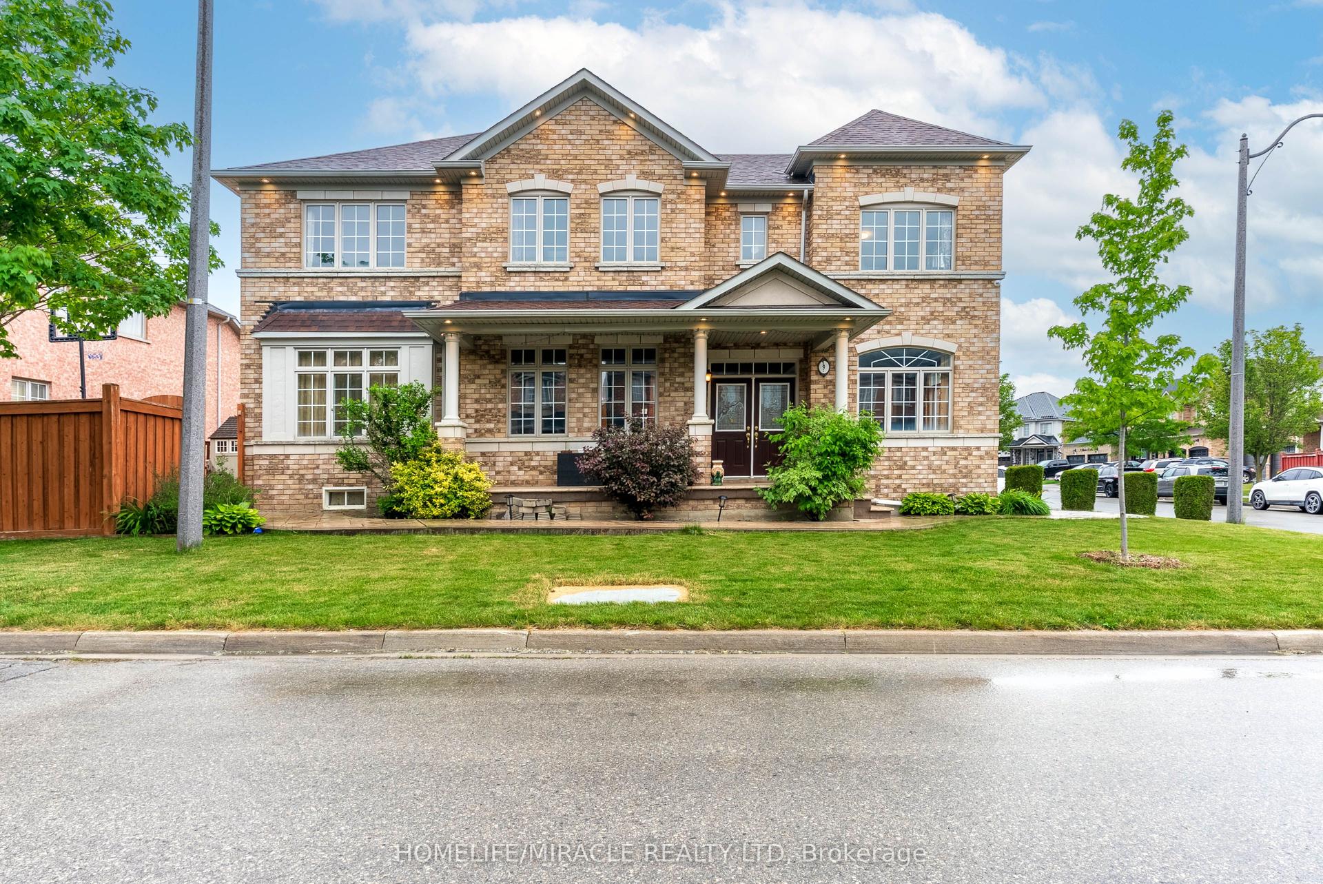 9 Peridot Road, Brampton — Detached for sale, photo 1