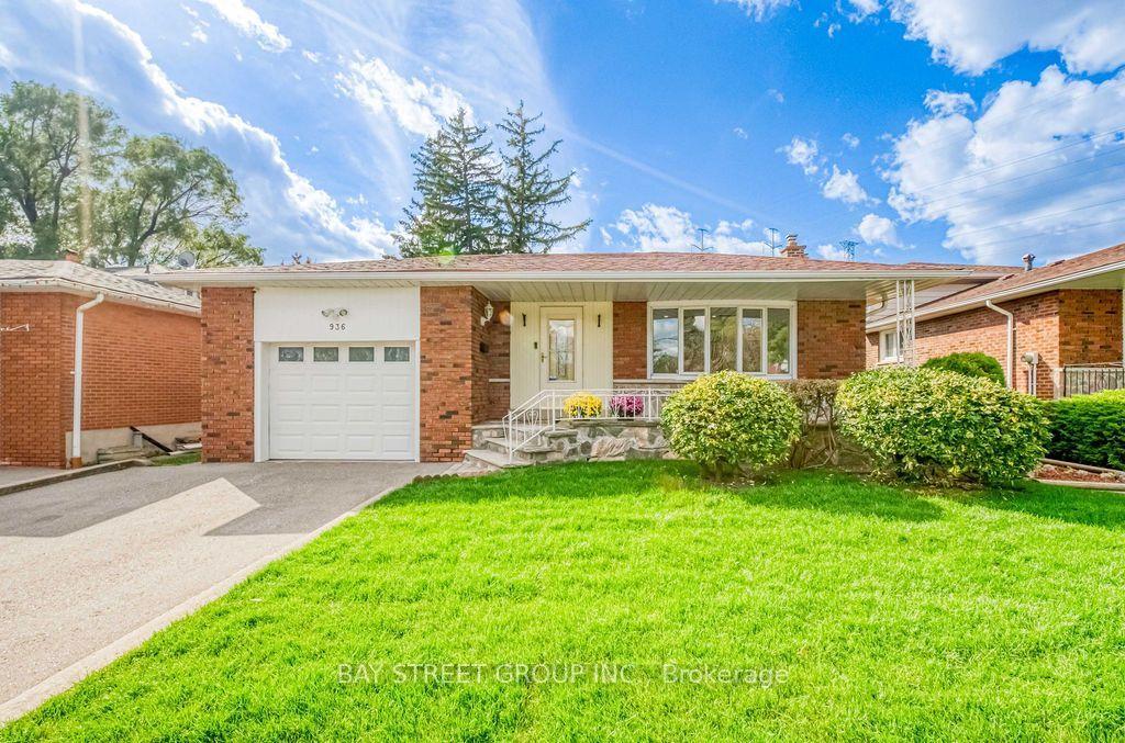 936 Scarborough Golf Clu Road, Toronto — Detached for sale, photo 1