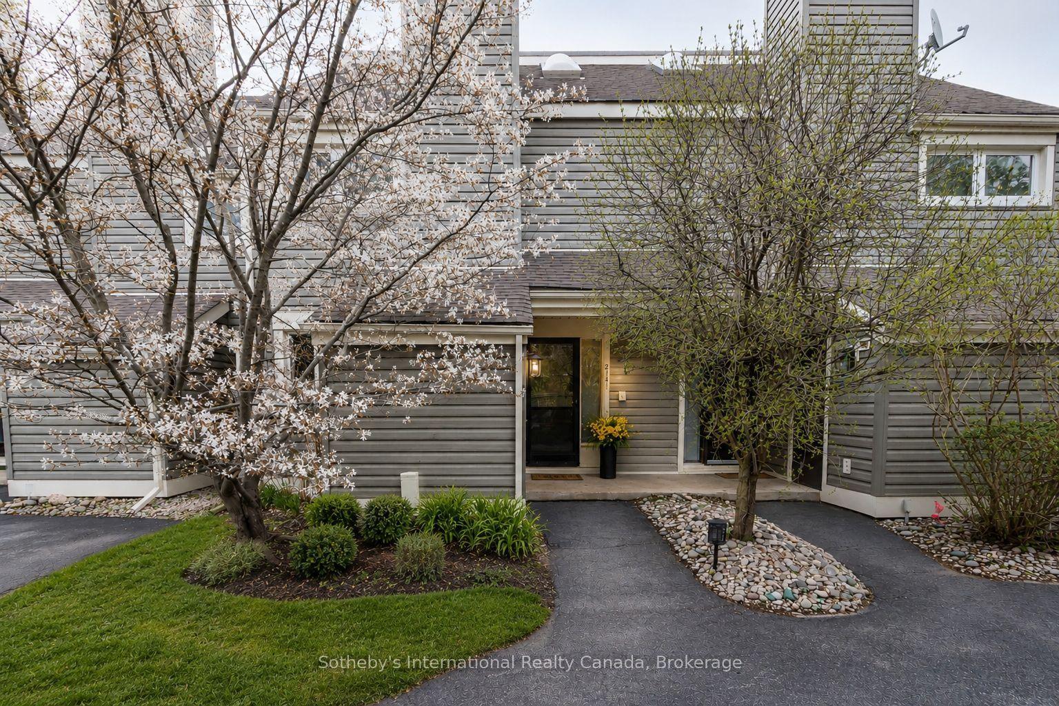 214 Escarpment Crescent 214 #214 — photo 1