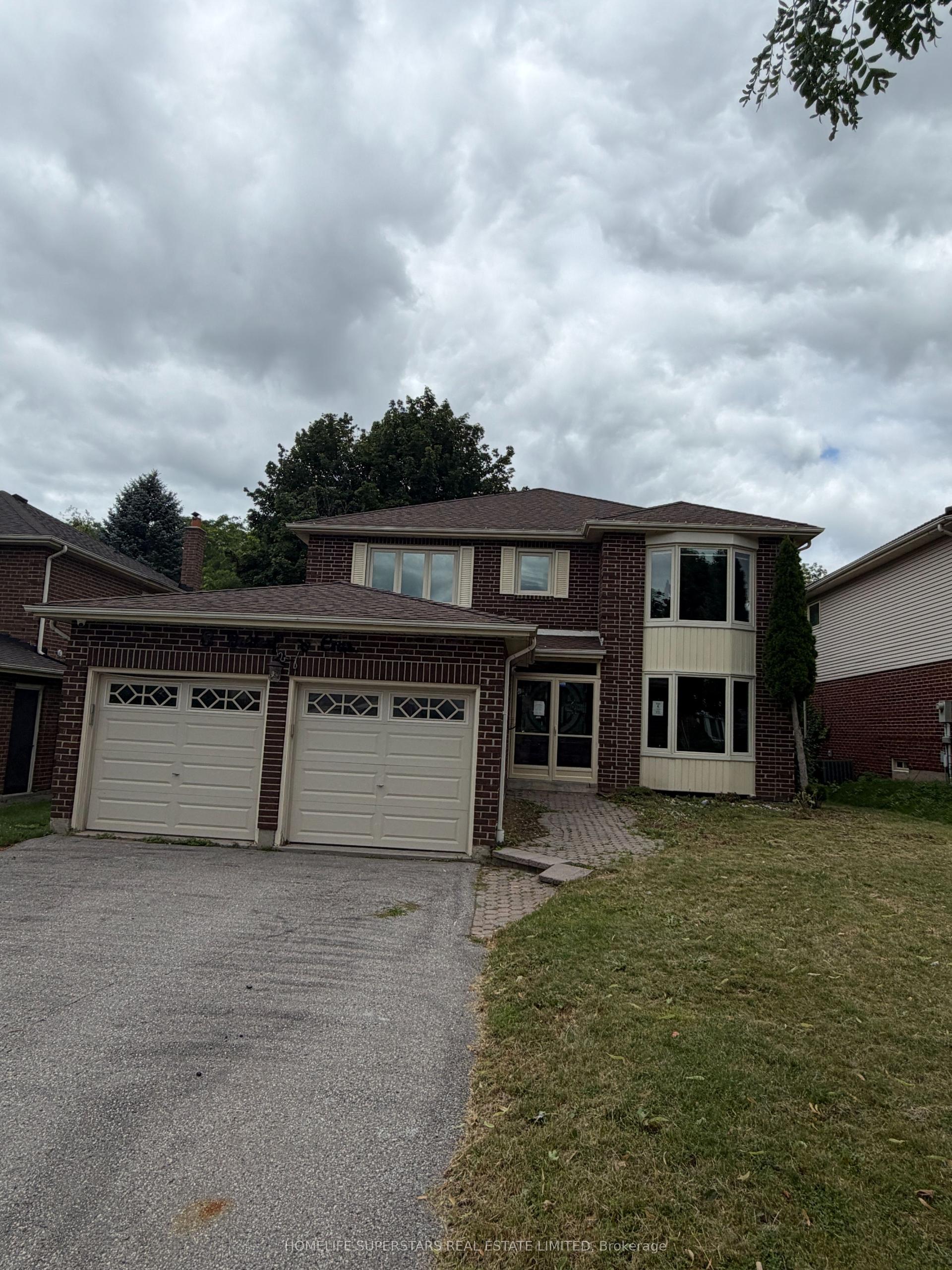 8 Butterfield Crescent, Whitby — Detached for sale, photo 1