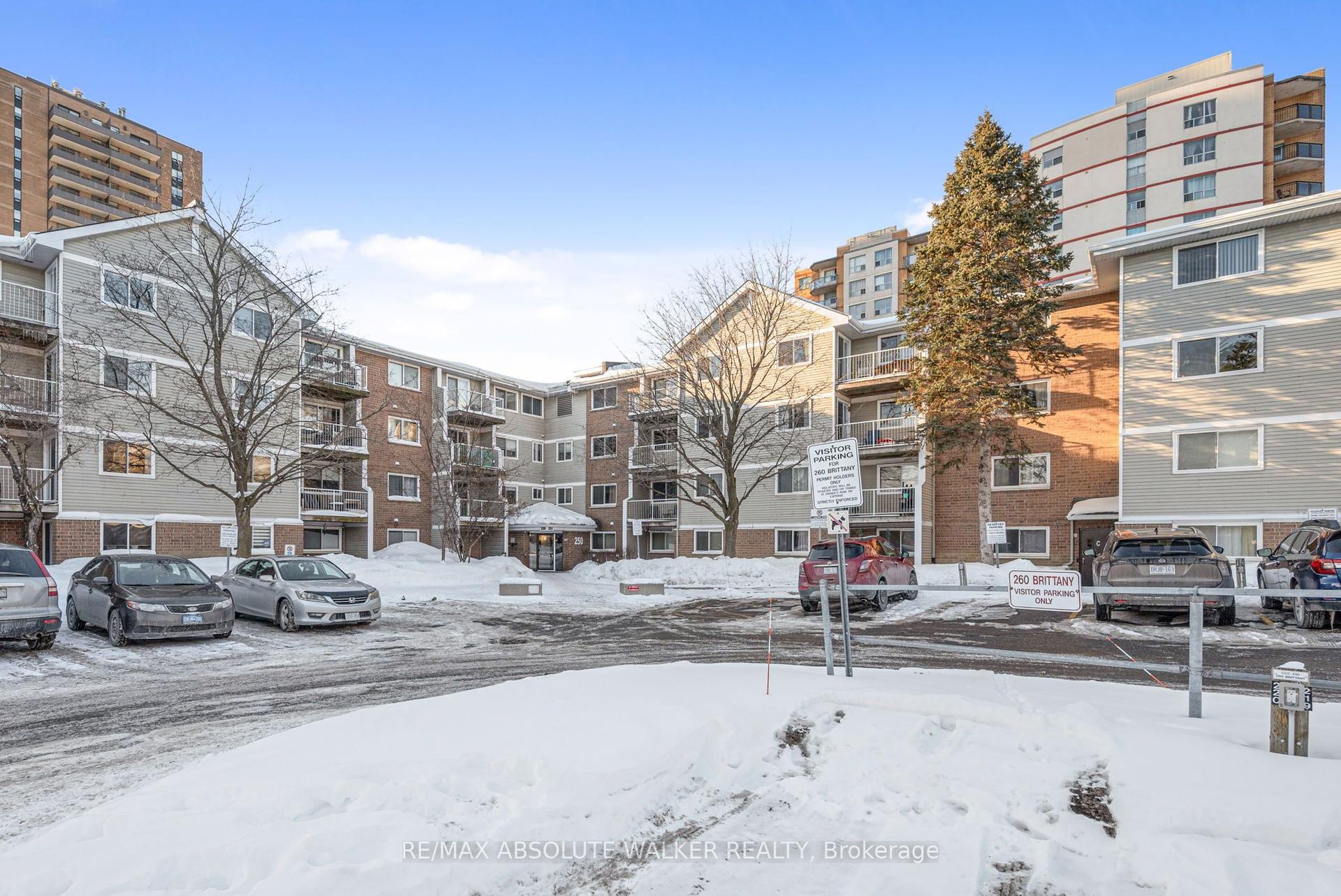250 BRITTANY Drive 318 #318, Manor Park - Cardinal Glen and Area — Condo for sale, photo 1