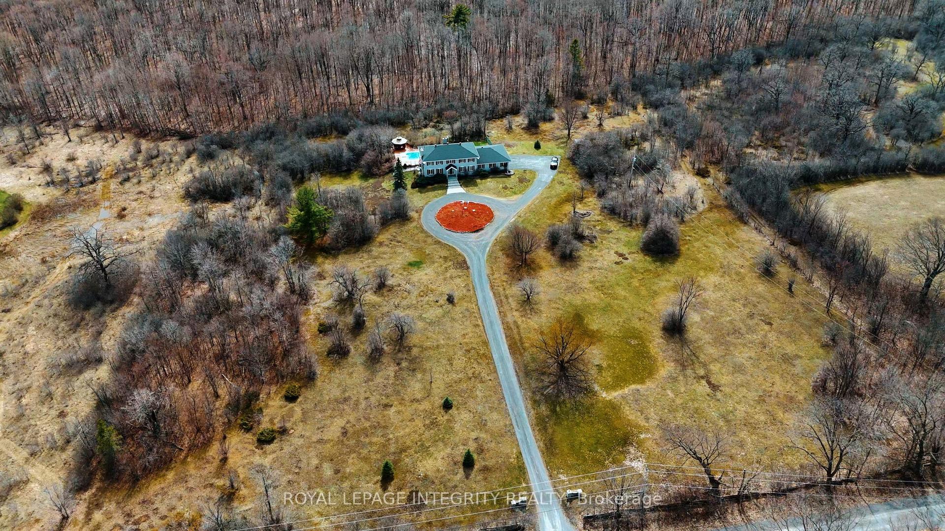 2025 Sixth Line Road — photo 1