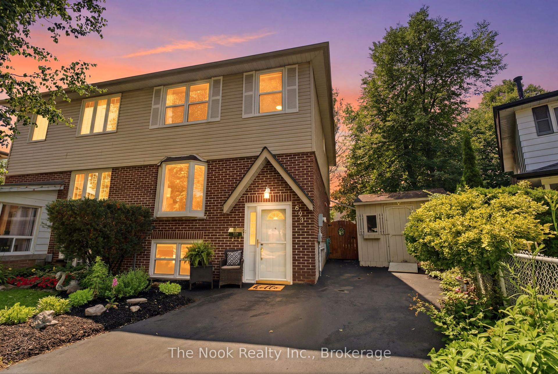 693 Nairn Court, Oshawa — Semi-Detached for sale, photo 1