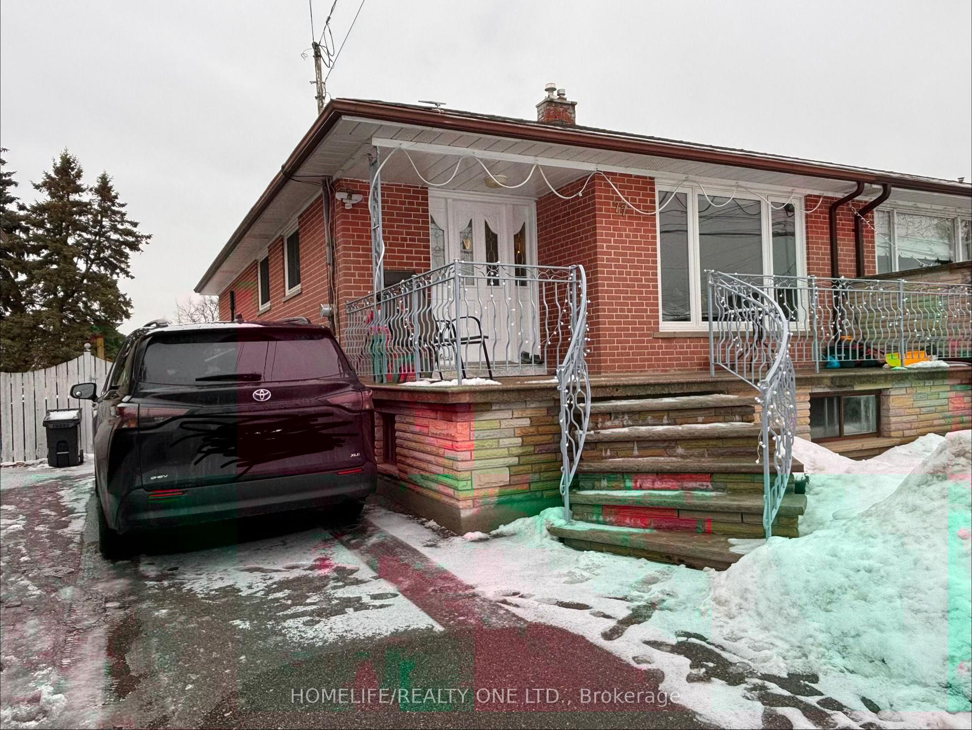 77 Newlin Crescent — photo 1