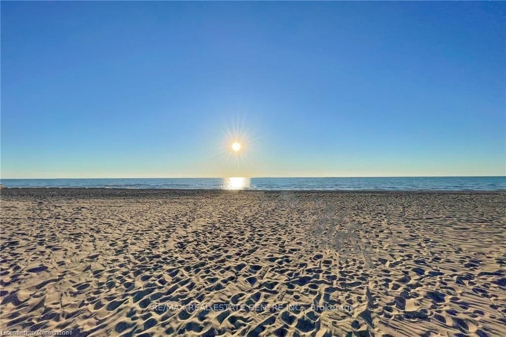 11 Dietrich Crescent — photo 1