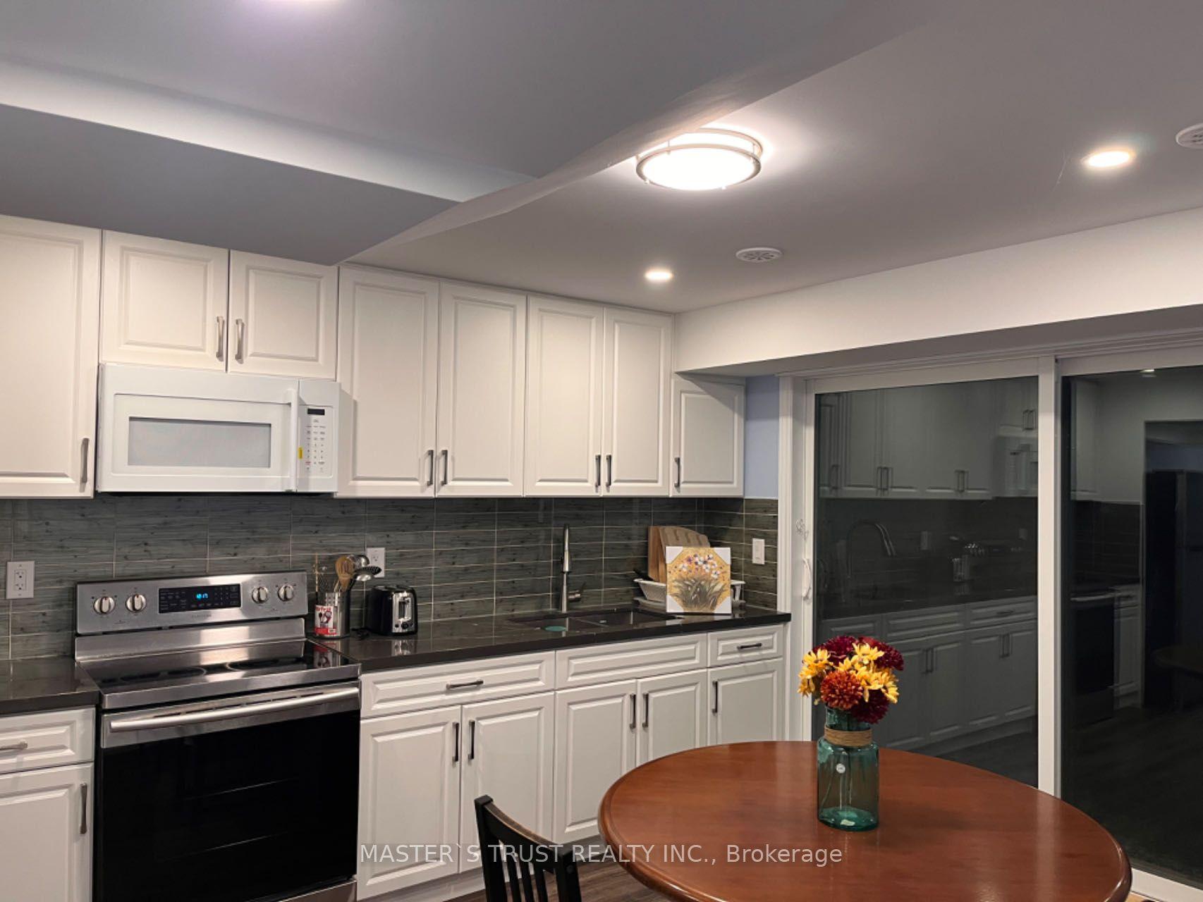 15 Isabella Peach Drive, Markham — Townhouse for lease, photo 1