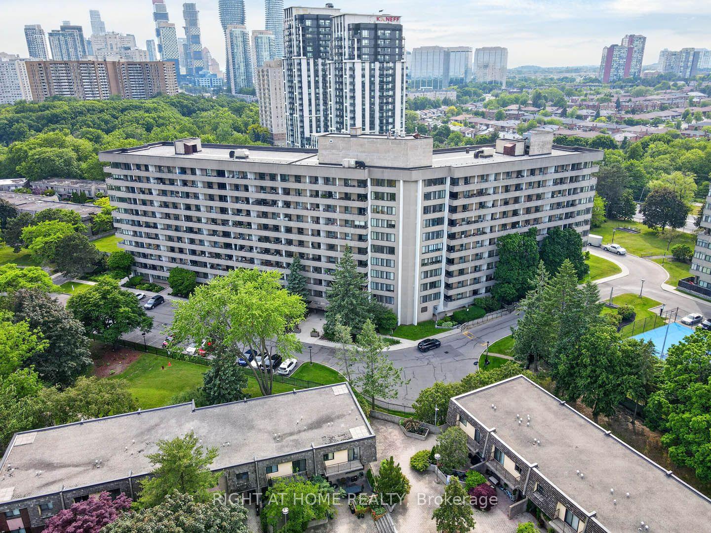 1320 Mississauga Valley Boulevard 806 #806 — photo 1