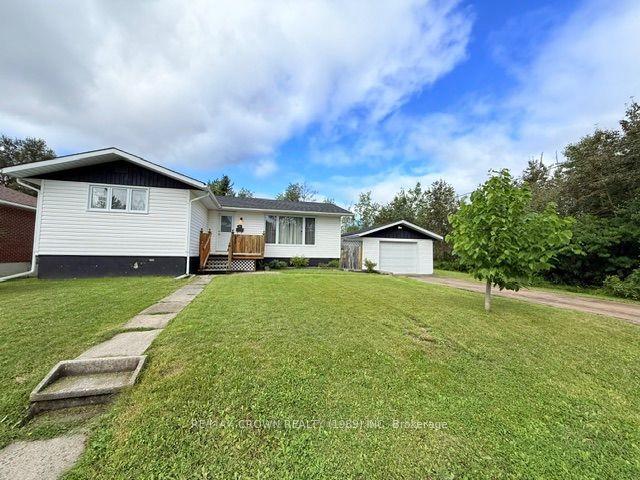 32 Winnipeg Street, Kapuskasing — Detached for sale, photo 1