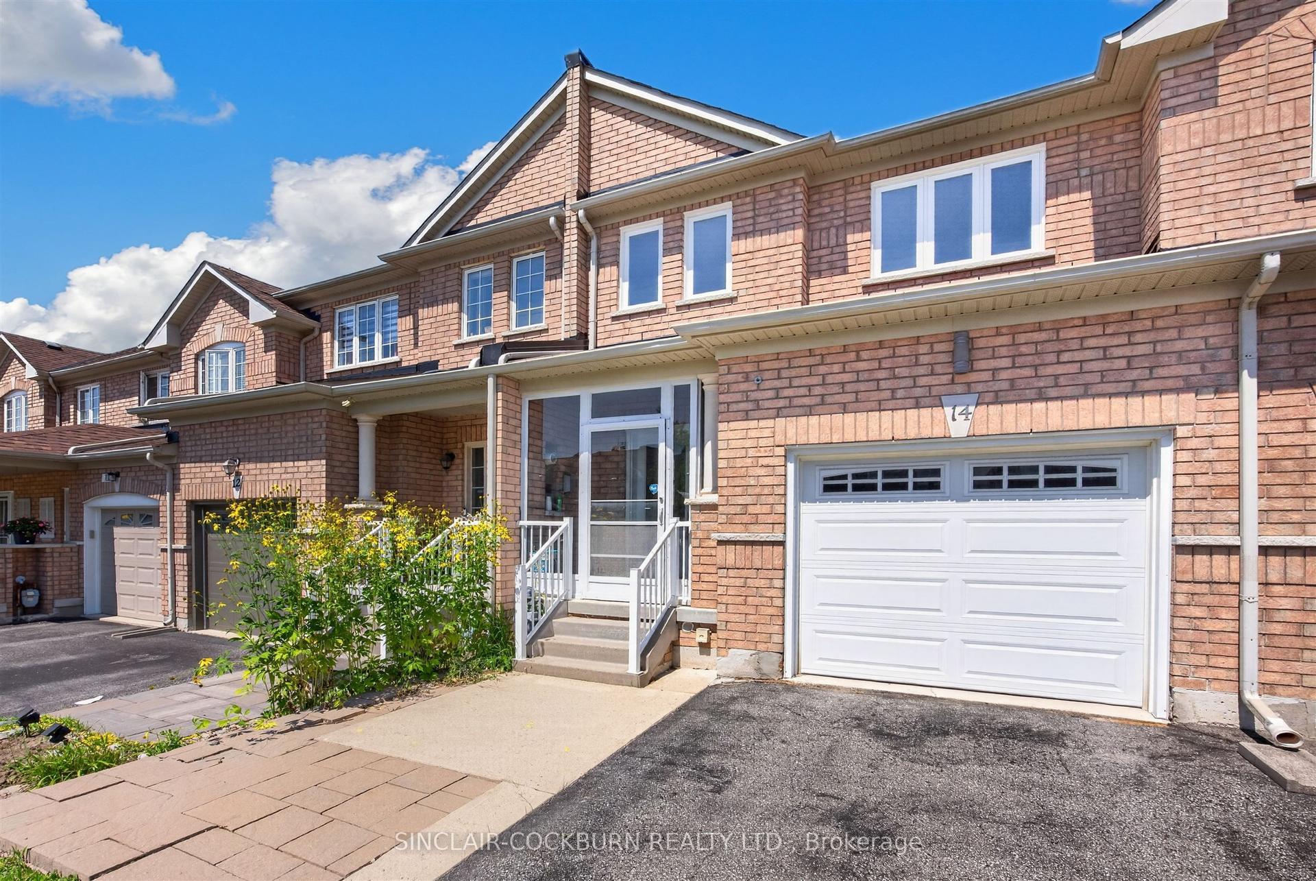 14 Barr Crescent, Aurora — Townhouse for sale, photo 1
