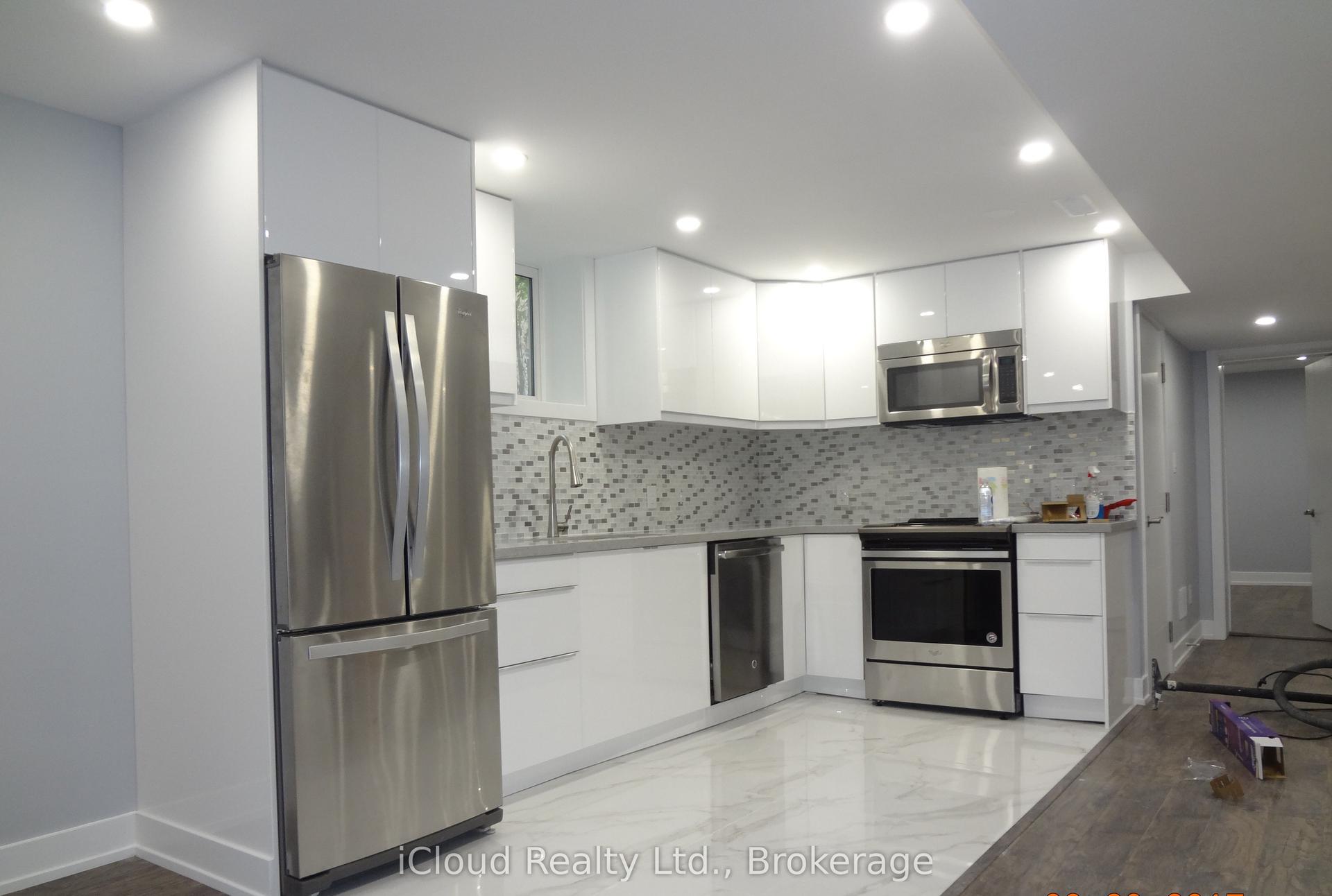 28 Jill Crescent E — photo 1