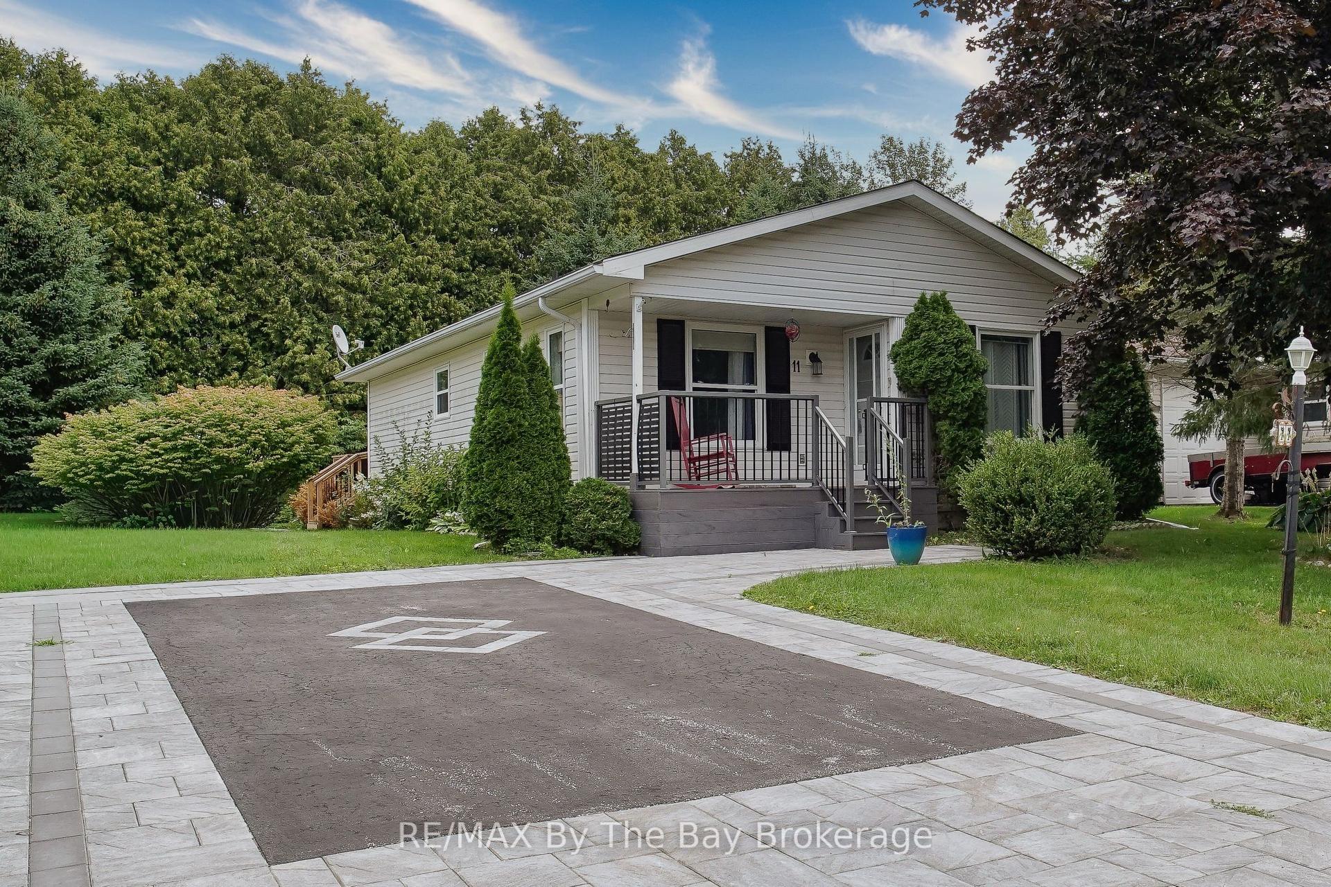 11 INDIANA Avenue, Wasaga Beach — Detached for sale, photo 1