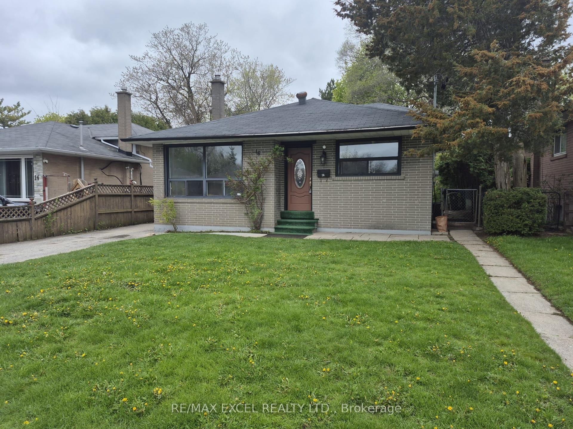 16 Sundance Crescent — photo 1