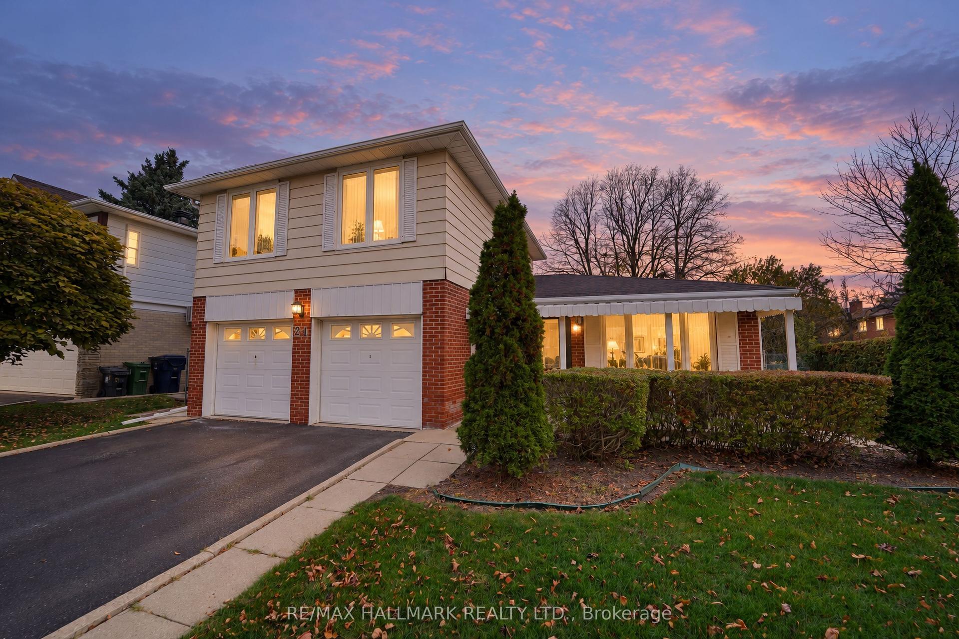21 Queenscourt Drive, Toronto — Detached for sale, photo 1