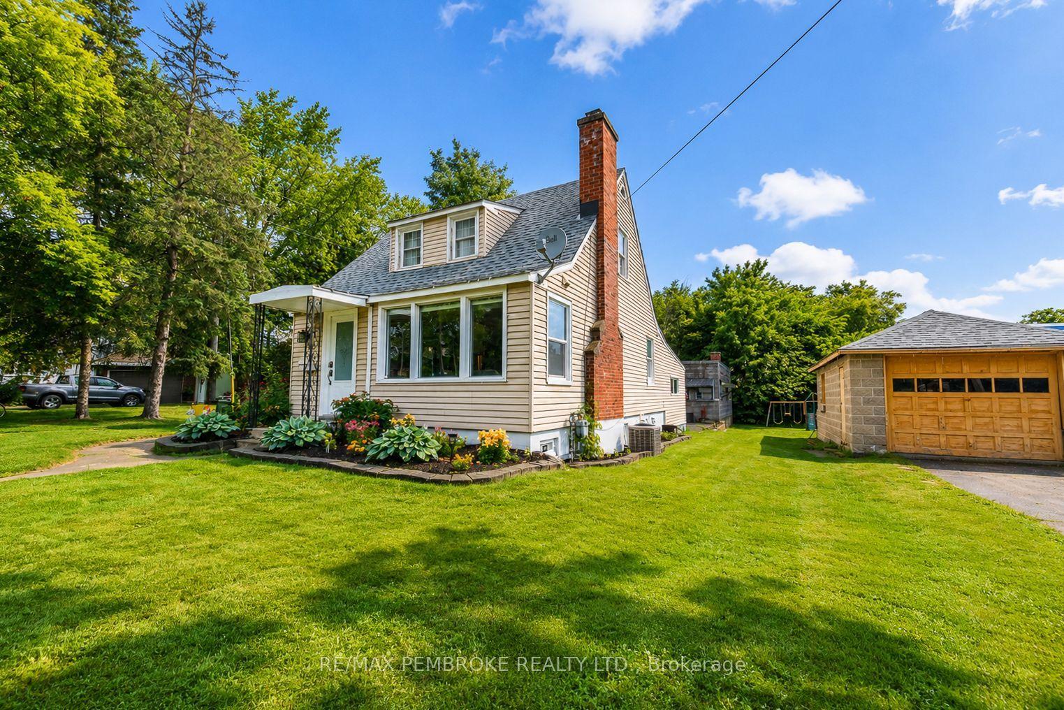 739 Front Street, Pembroke — Detached for sale, photo 1