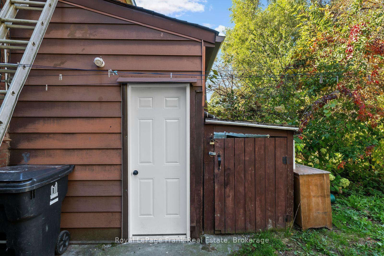 68 Follis Avenue, Toronto — Semi-Detached for lease, photo 1