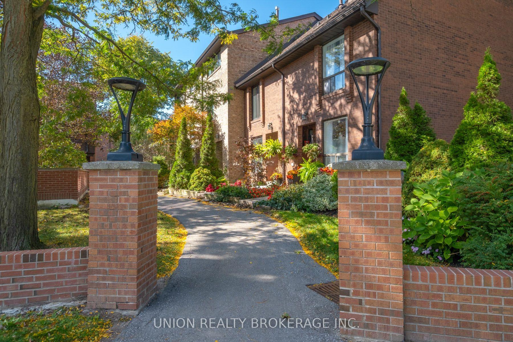30 Livingston Road 11 #11, Toronto — Condo Town for sale, photo 1