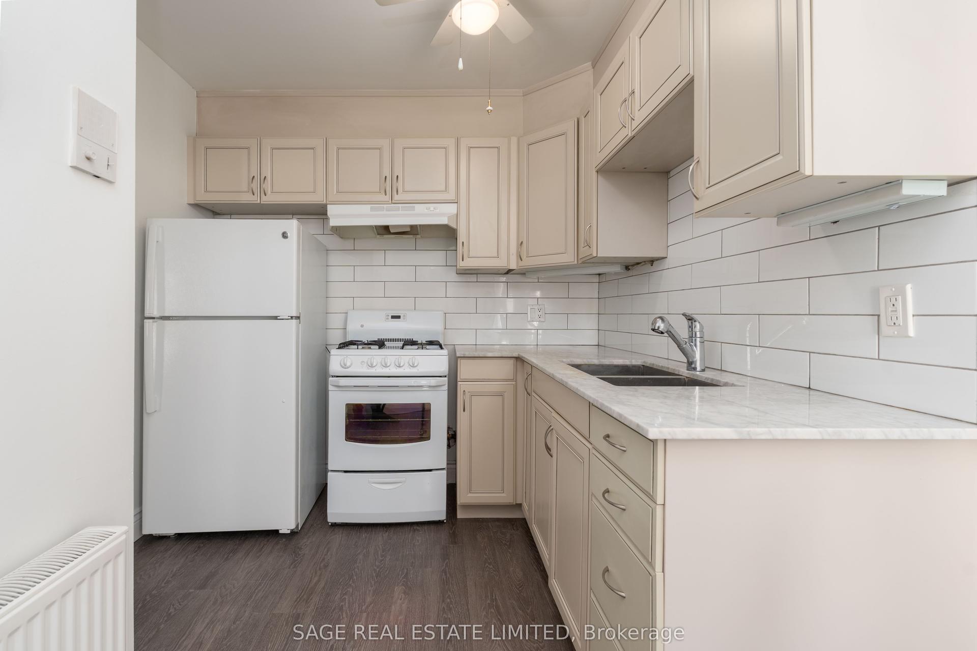 8 Brookmount Road 1B #1B, Toronto — Multiplex for lease, photo 1