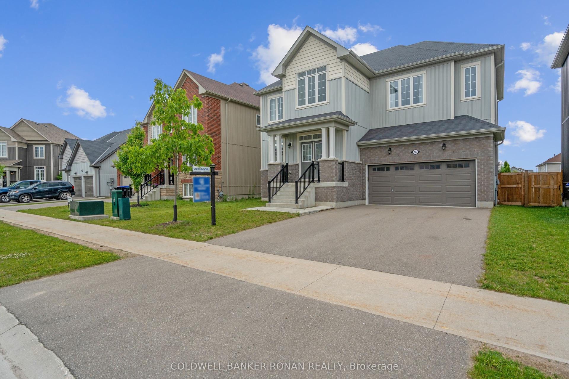 203 Roy Drive, Clearview — Detached for sale, photo 1