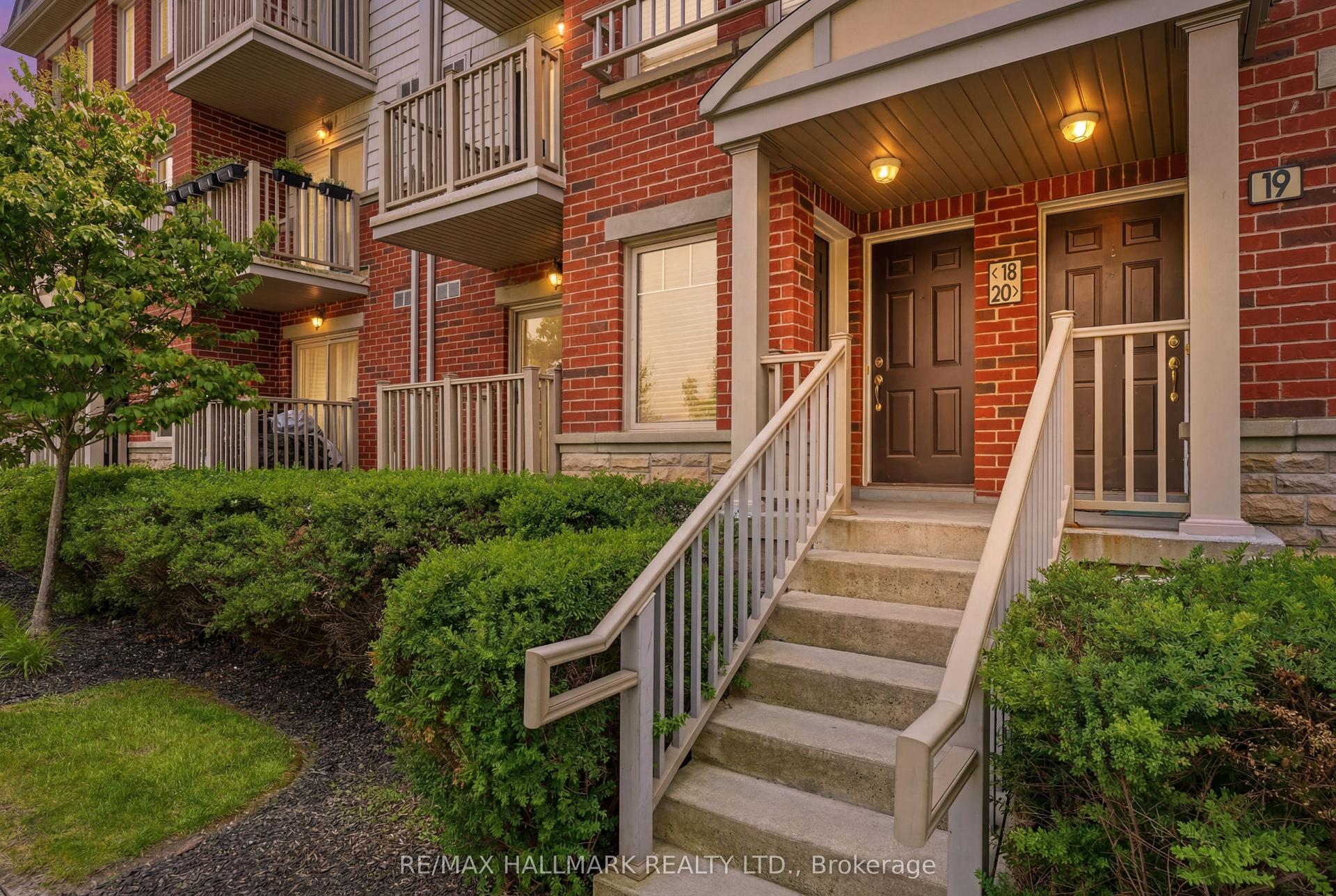 3250 Bentley Drive 17 #17, Mississauga — Condo Town for sale, photo 1