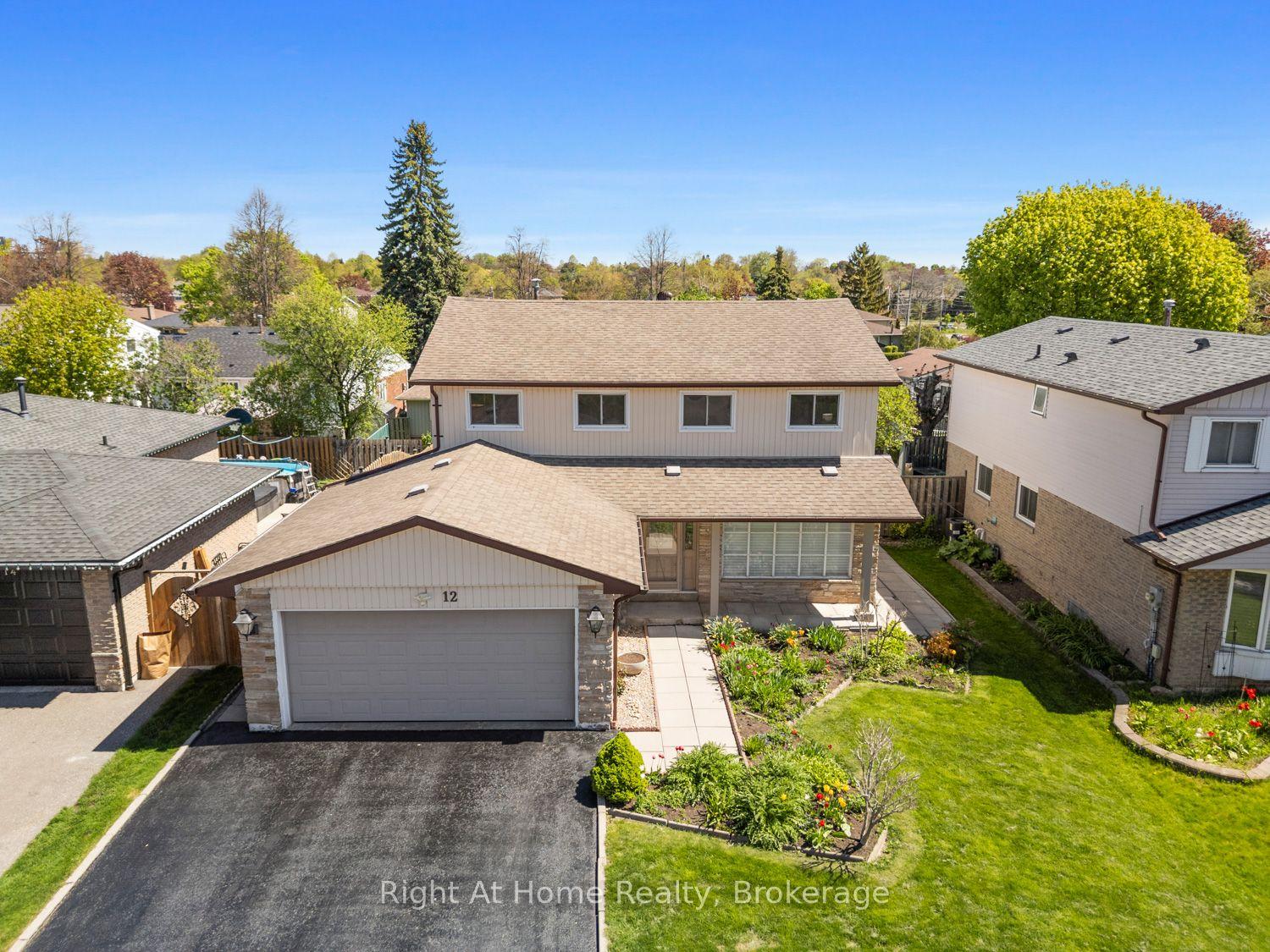 12 Pittmann Crescent — photo 1