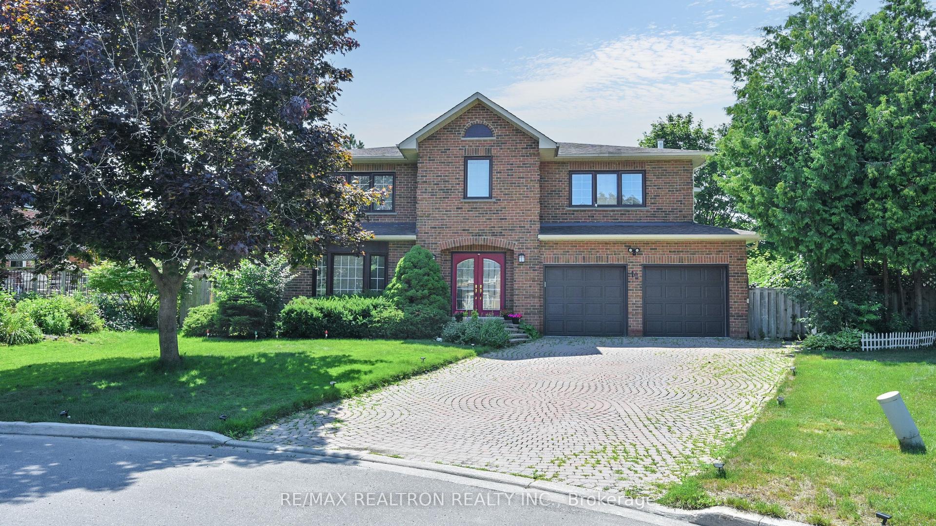 12 Greenbriar Court — photo 1