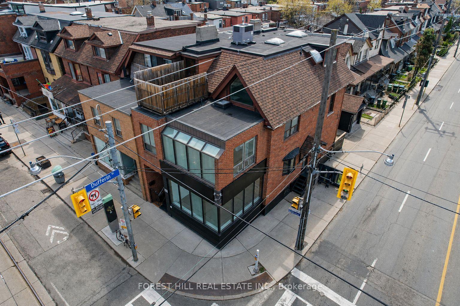 1111 College Street — photo 1