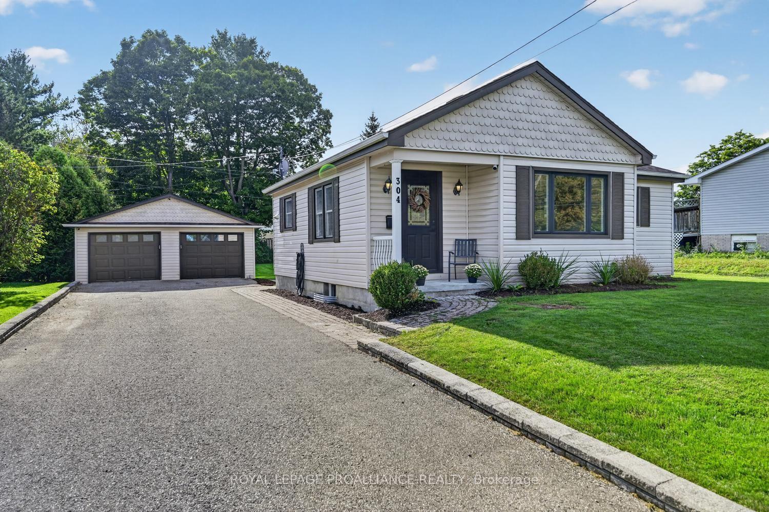 304 Oxford Avenue, Brockville — Detached for sale, photo 1