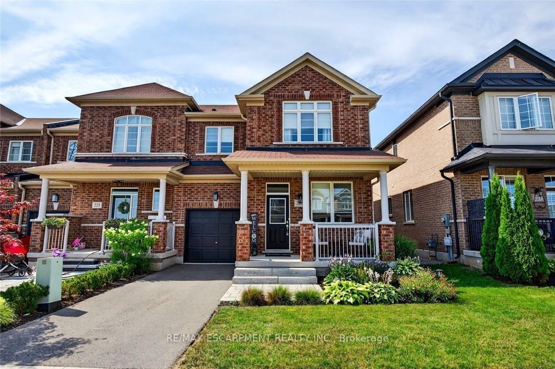 225 Skinner Road S — photo 1