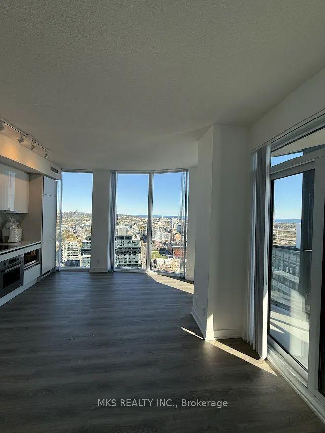 180 Front Street E 3906 #3906, Toronto — Condo for lease, photo 1