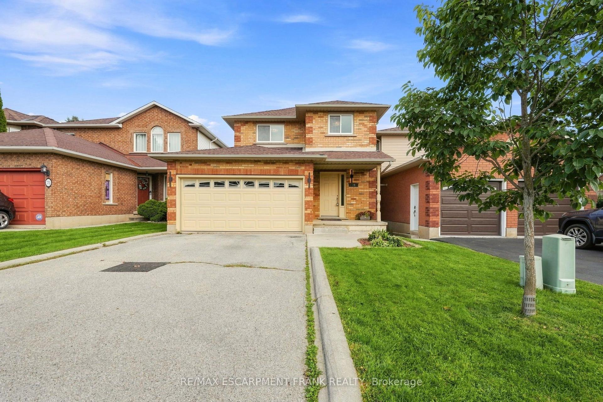 79 LYNNETTE Drive, Hamilton — Detached for sale, photo 1