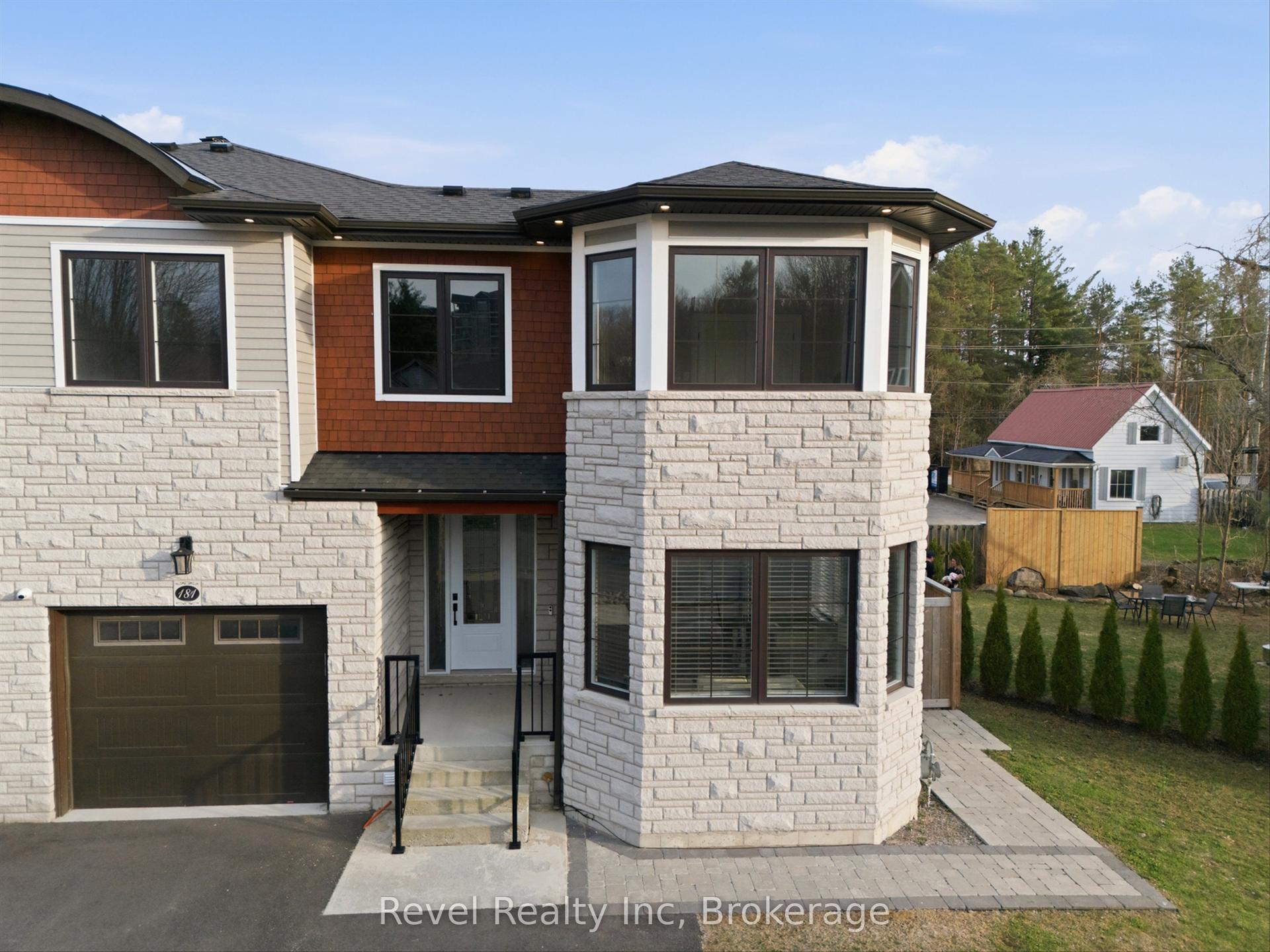 181 Anglo Street, Bracebridge — Townhouse for sale, photo 1